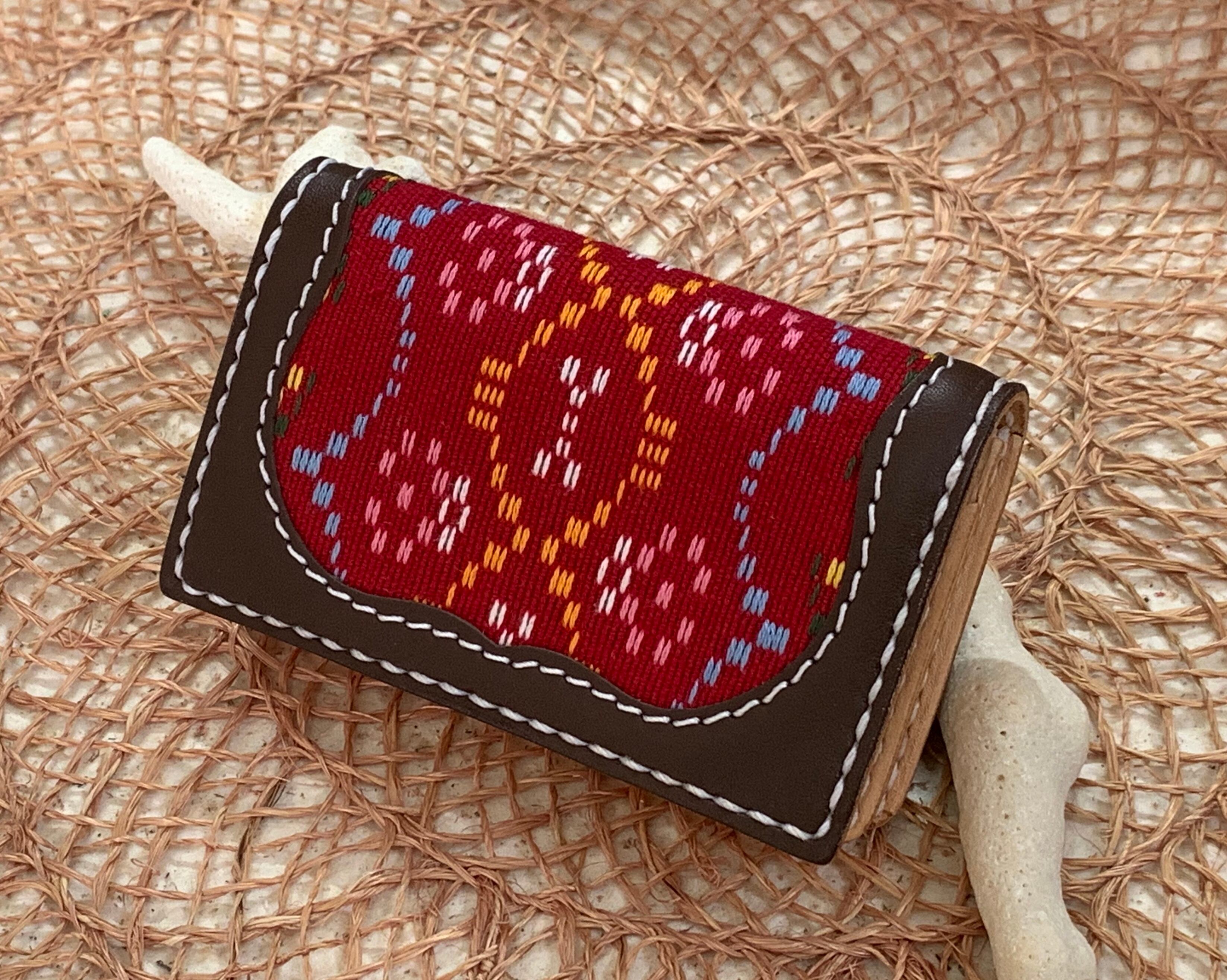 読谷山花織カードケース  　　花織の色　赤　　革　コゲ茶