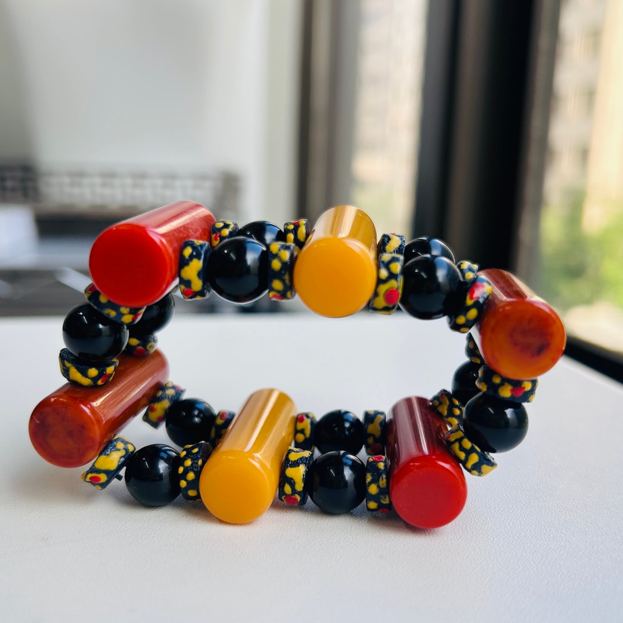 BAKELITE 円柱マルチカラービーズ ストレッチブレスレット | Milo
