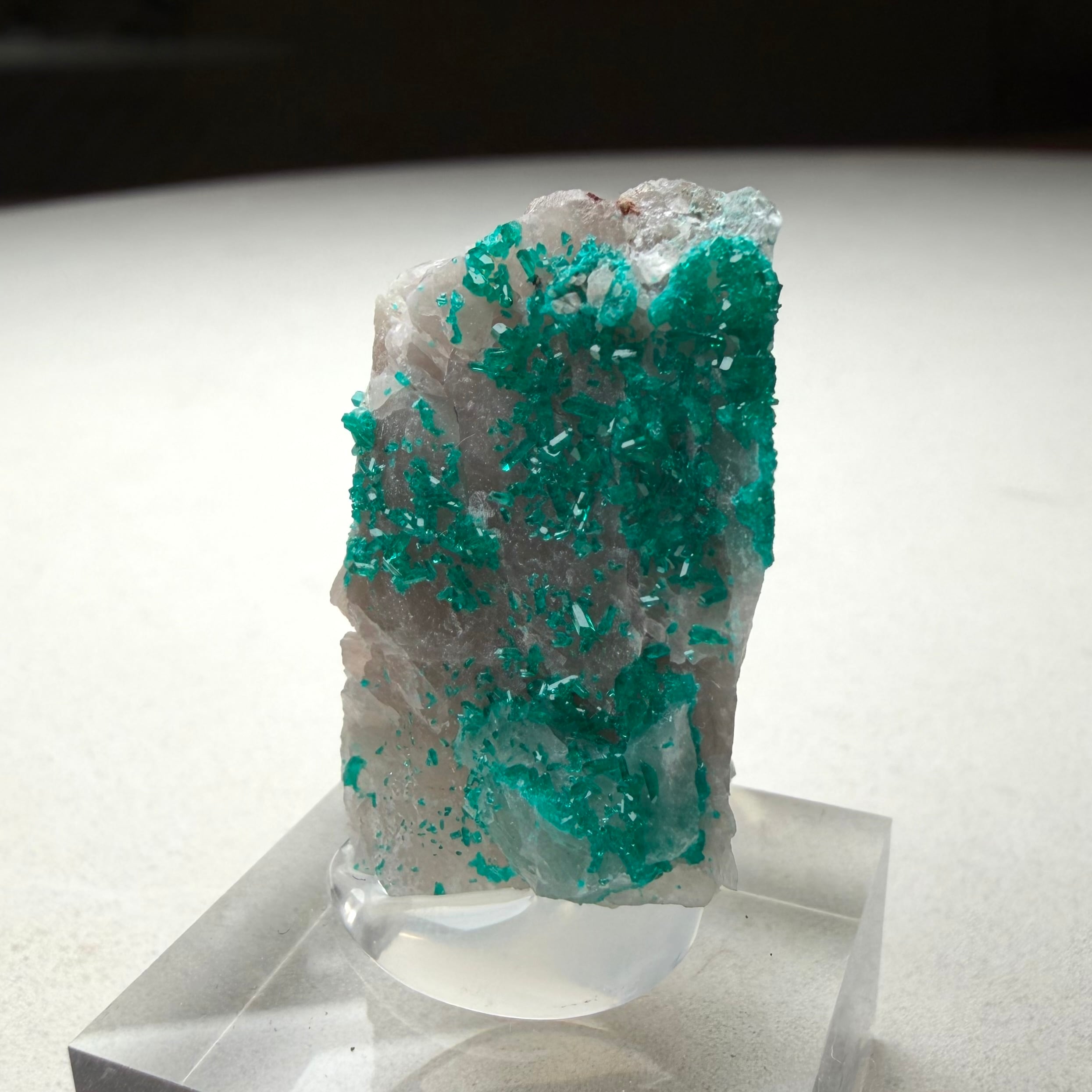ダイオプテーズ / カルサイト【Dioptase on Calcite】ナミビア産
