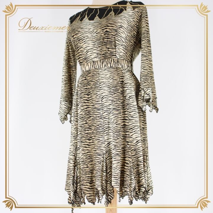 美品 フォークダンス衣装】ホワイト AURORA トップス ブラウス 刺繍 花