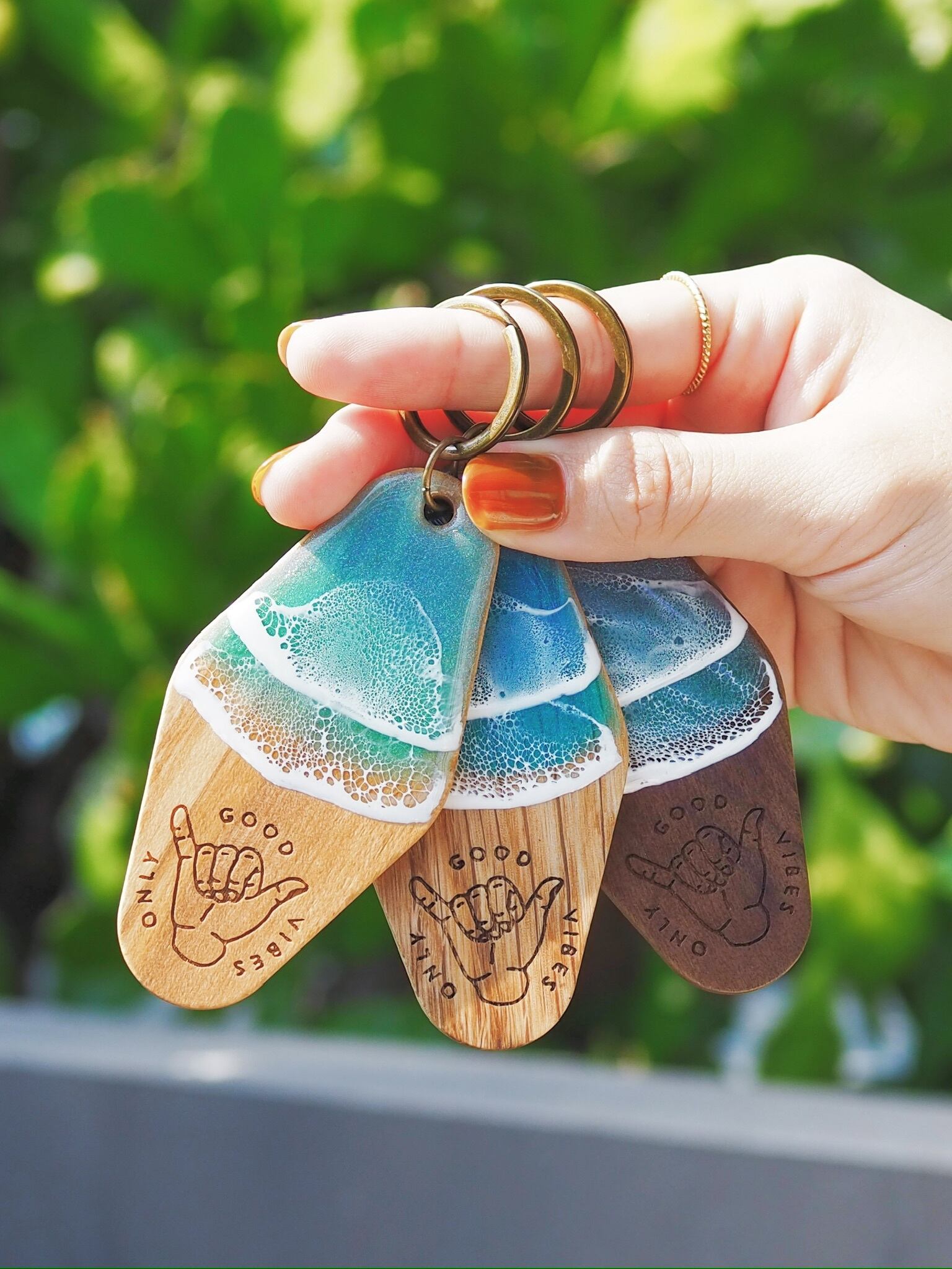 Wood×graduation wave resin motel key holder | ALOHA GLASS