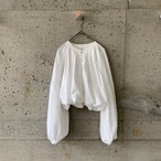 White balloon tops