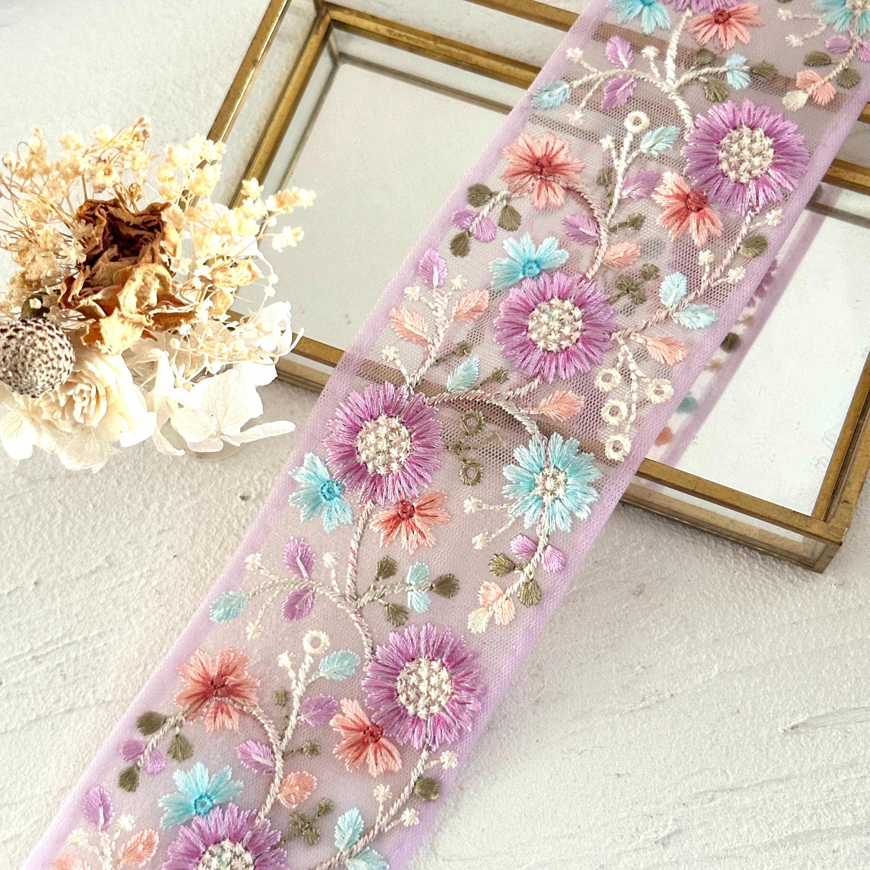 アンティーク 美しい淡いライトグレー とろみのあるリネン 月桂樹手刺繍クロス in quiet tones | What's On | スパイラル SPIRAL