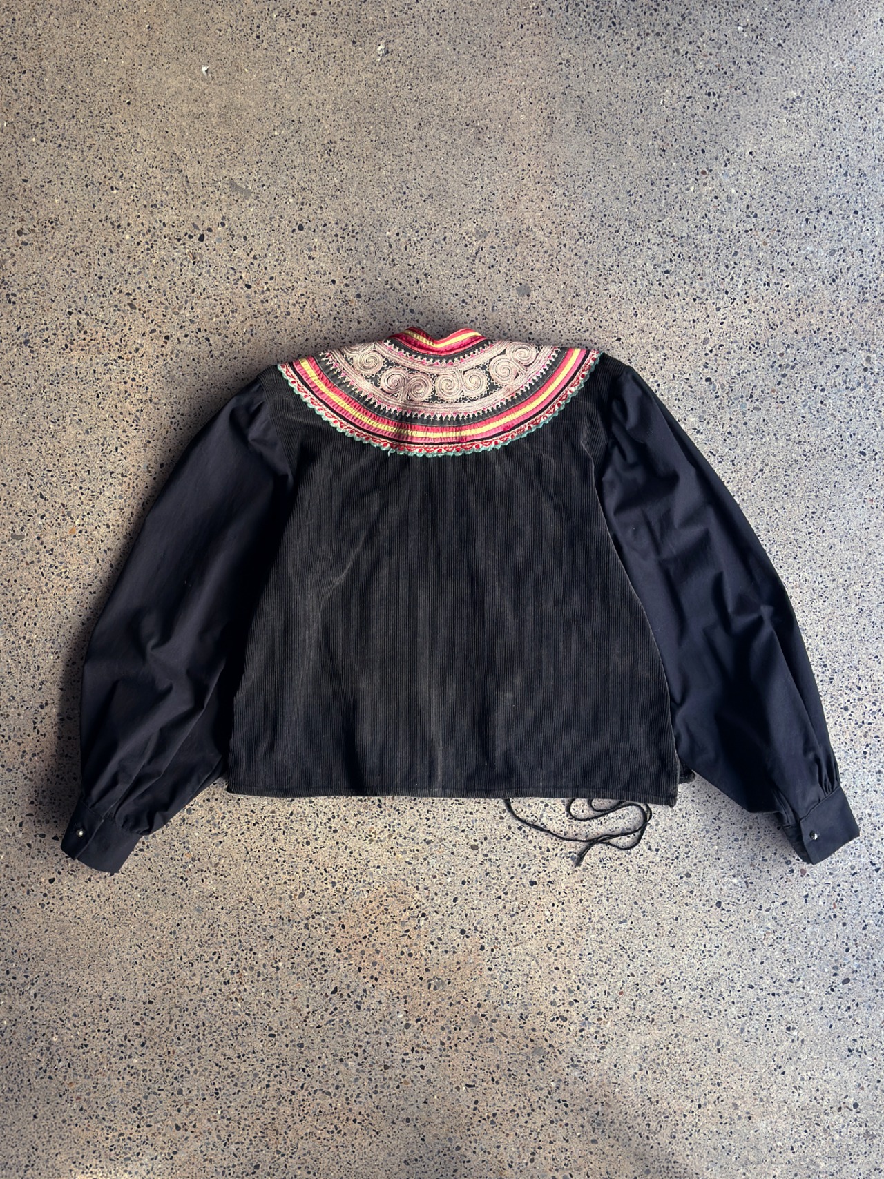 tay Original【BLACK and RE-SEW】／Vintage Miao embroidery blouse