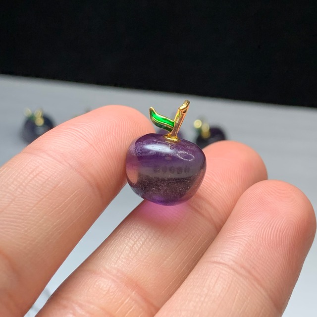 6.フローライトりんご・ペンダントトップ
