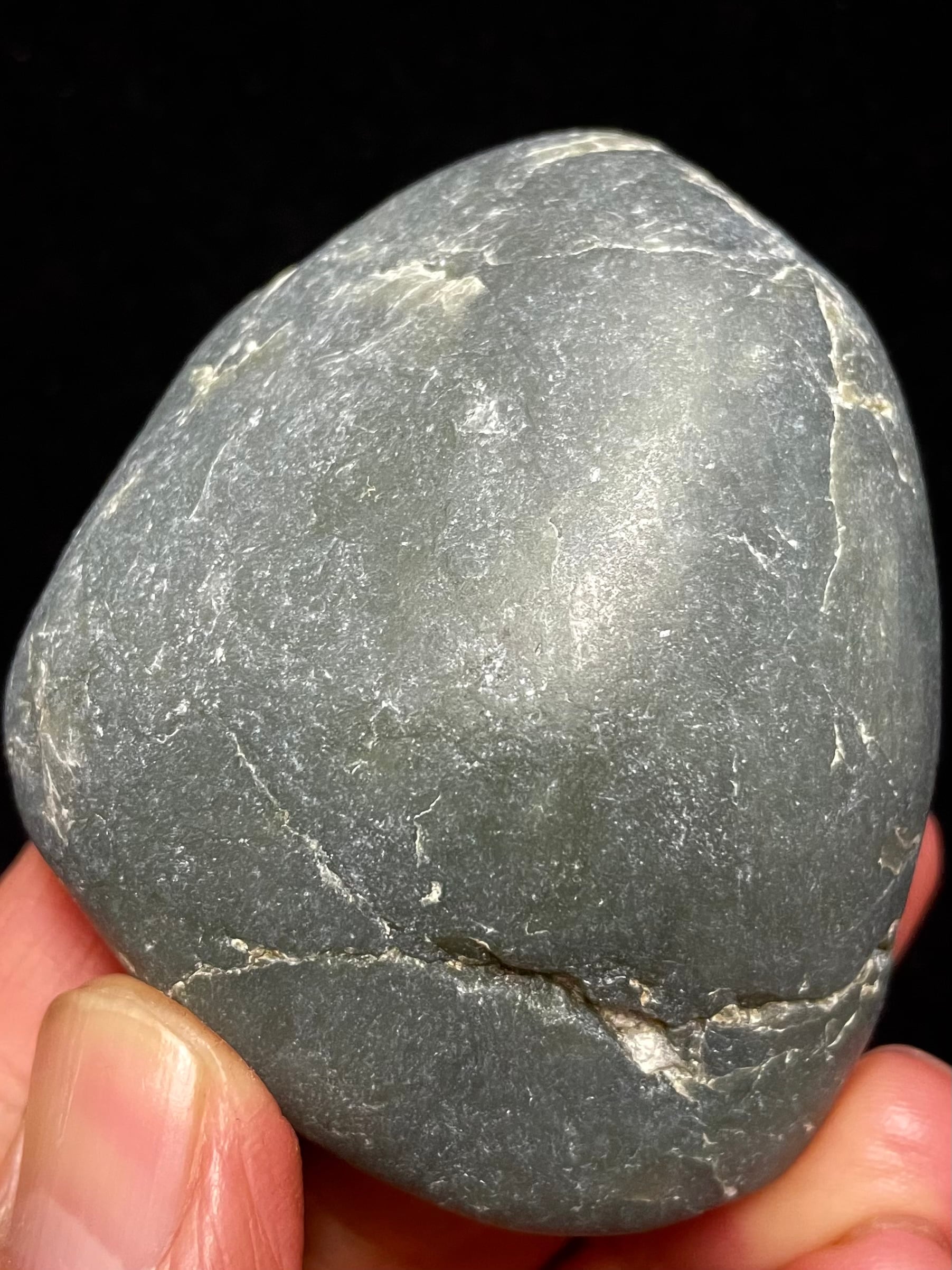 4) 日本人の「心」に寄り添う御守り!成熟した心魂「糸魚川ネフライト」軟玉・大型