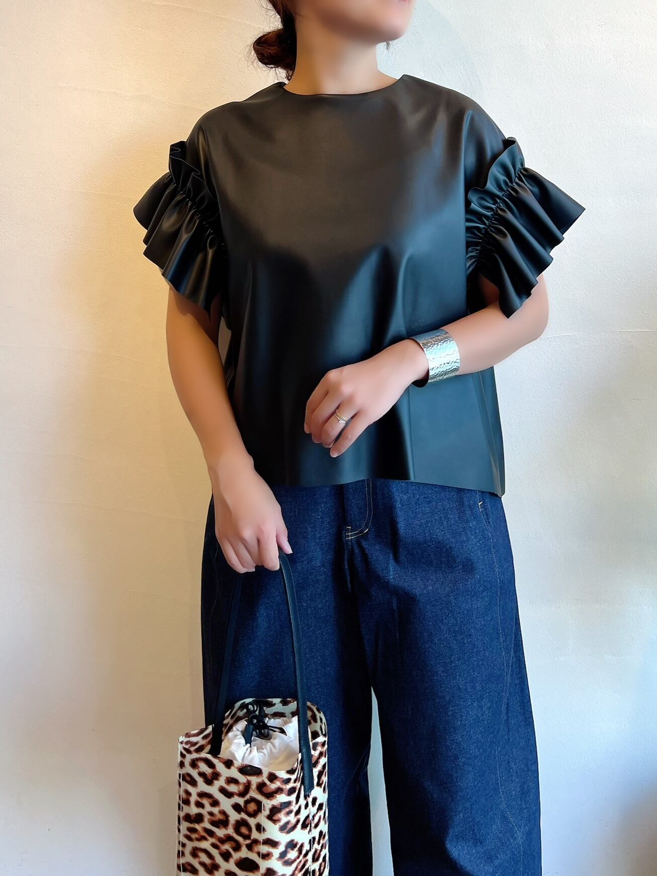 MARGAUX VINTAGE / フェイクレザーフリルPO | anouk