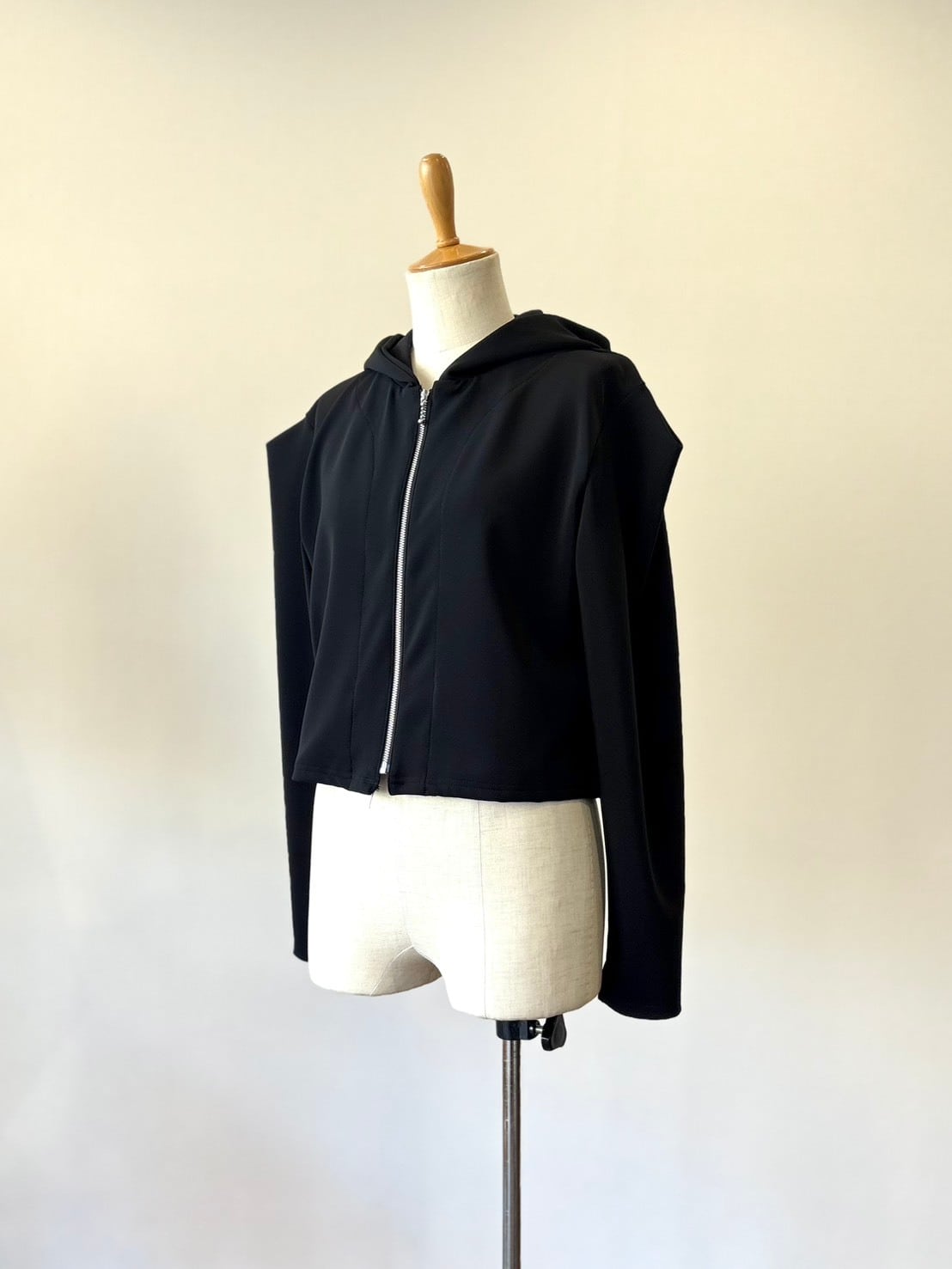 HOLIDAY PACKABLE VEST(BLACK) | swirl