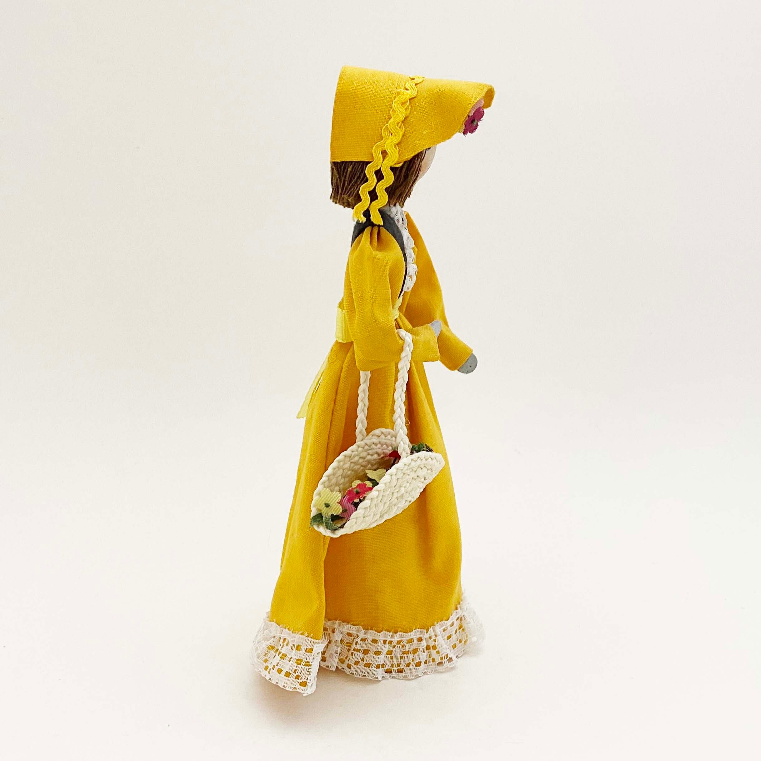 リトアニアの民族人形 ANDO製ヴィンテージ(黄色いドレス)