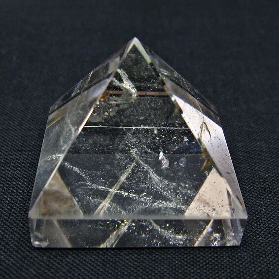 水晶 ピラミッド置物 一点物 145-991