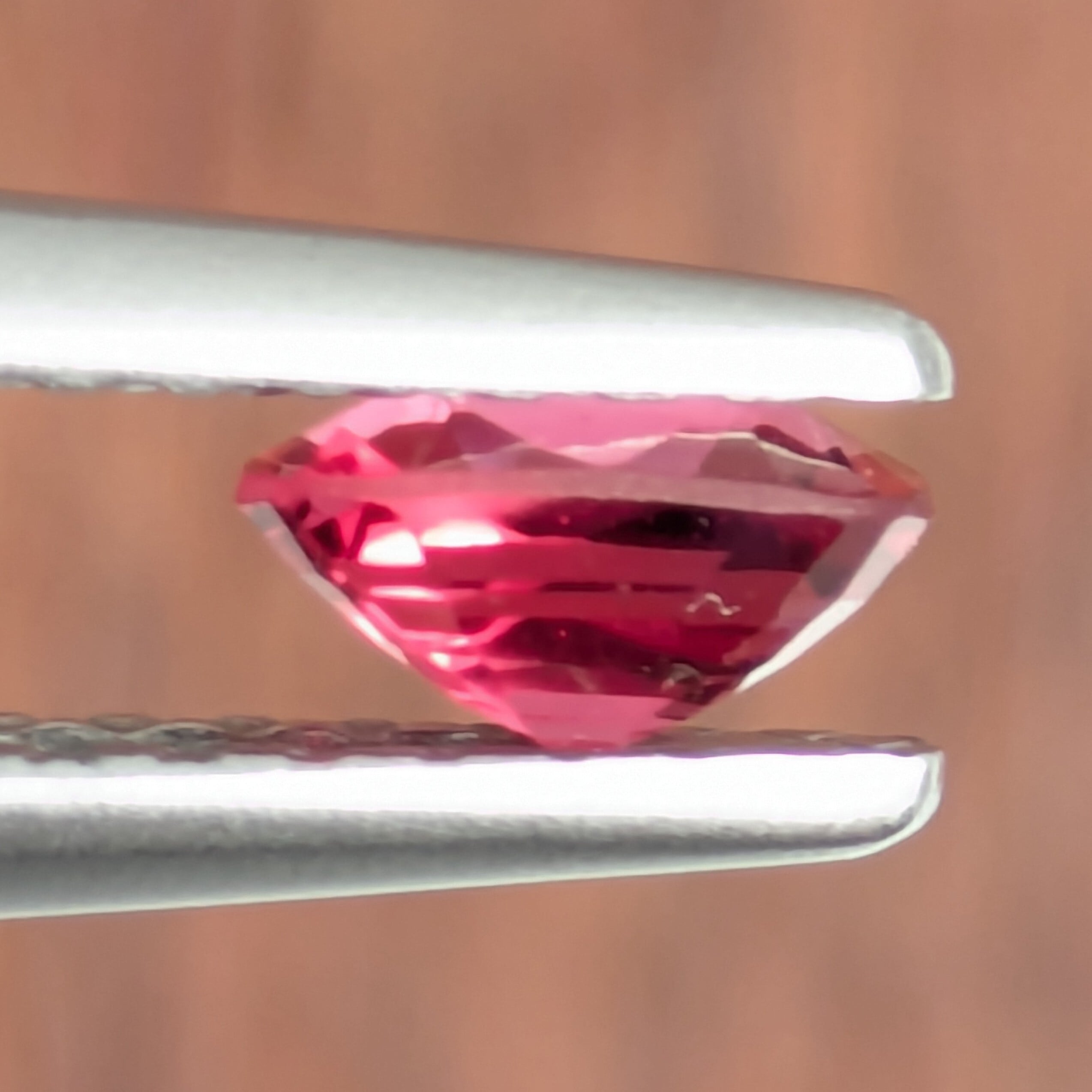 ホットピンクスピネル ルース ミャンマー・モゴック産 【0.34ct