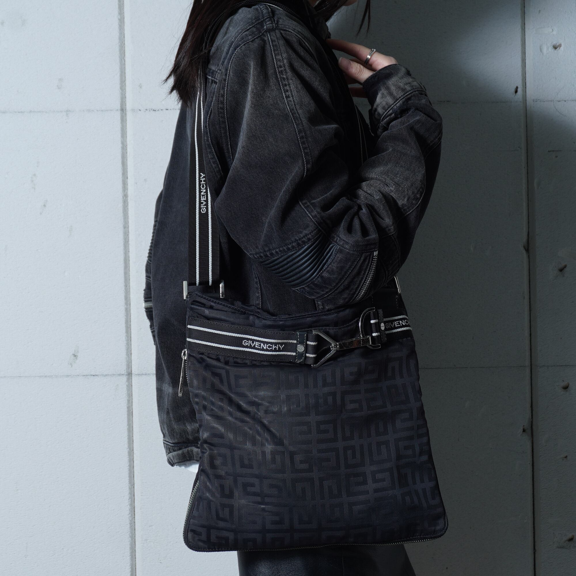 GIVENCHY】ジバンシー 4Gロゴ総柄キャンバス・レザーショルダーバッグ