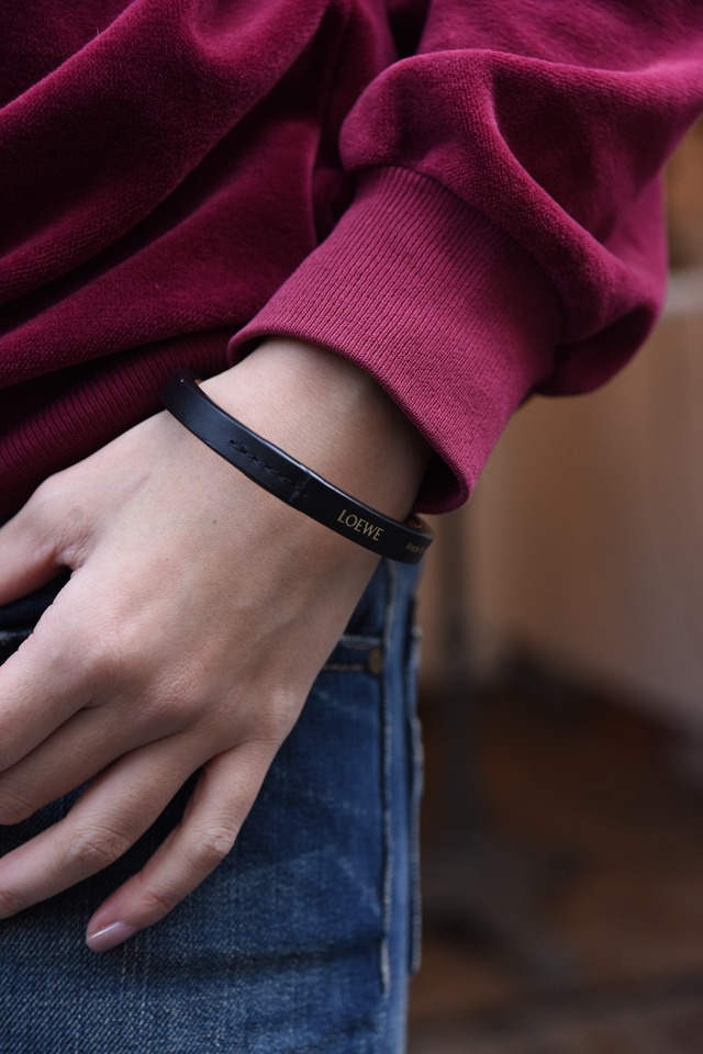 LOEWE / vintage black logo design bangle.