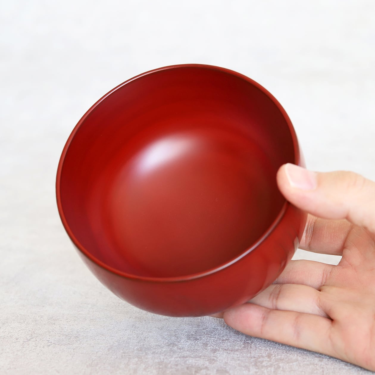 大き目サイズの汁椀。具の多い豚汁やけんちん汁などにおすすめのお椀