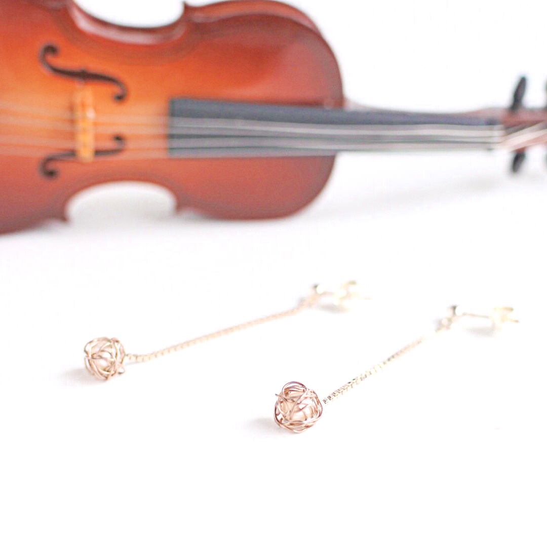 チェロ弦のシルバーワイヤーロングピアス C-004 Cello silver strings