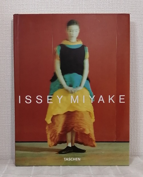 Mark Holborn  Issey Miyake  Benedikt Taschen