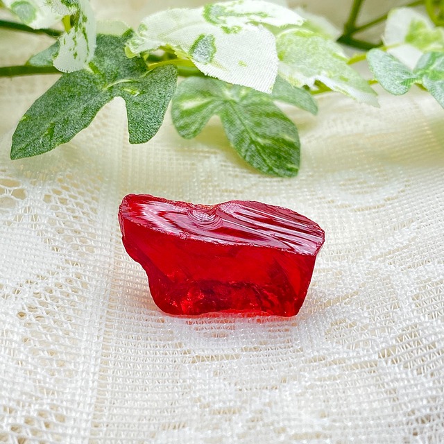 インドネシア産アンダラクリスタル原石 レッド B