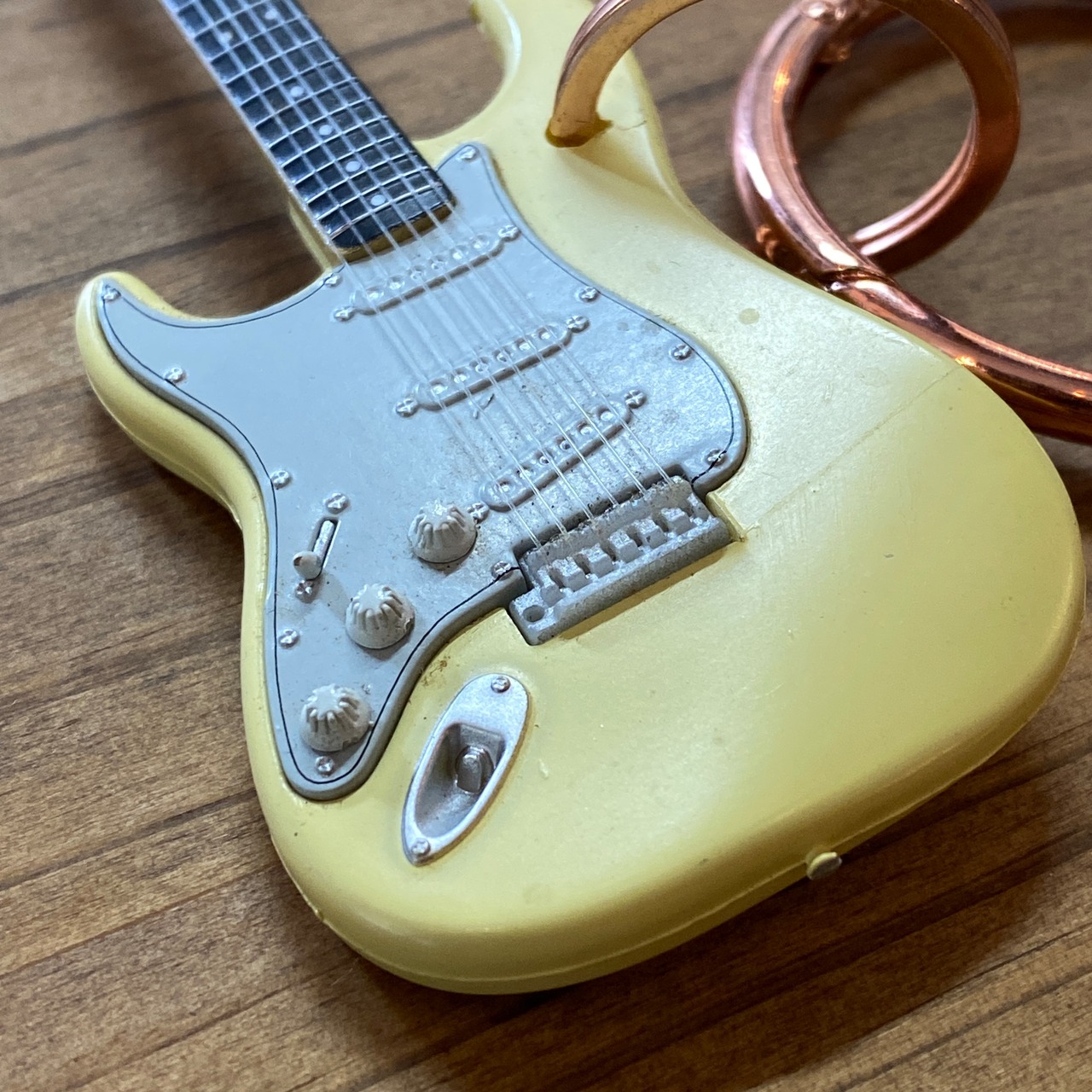 Fender Stratocaster miniature guitar keychain