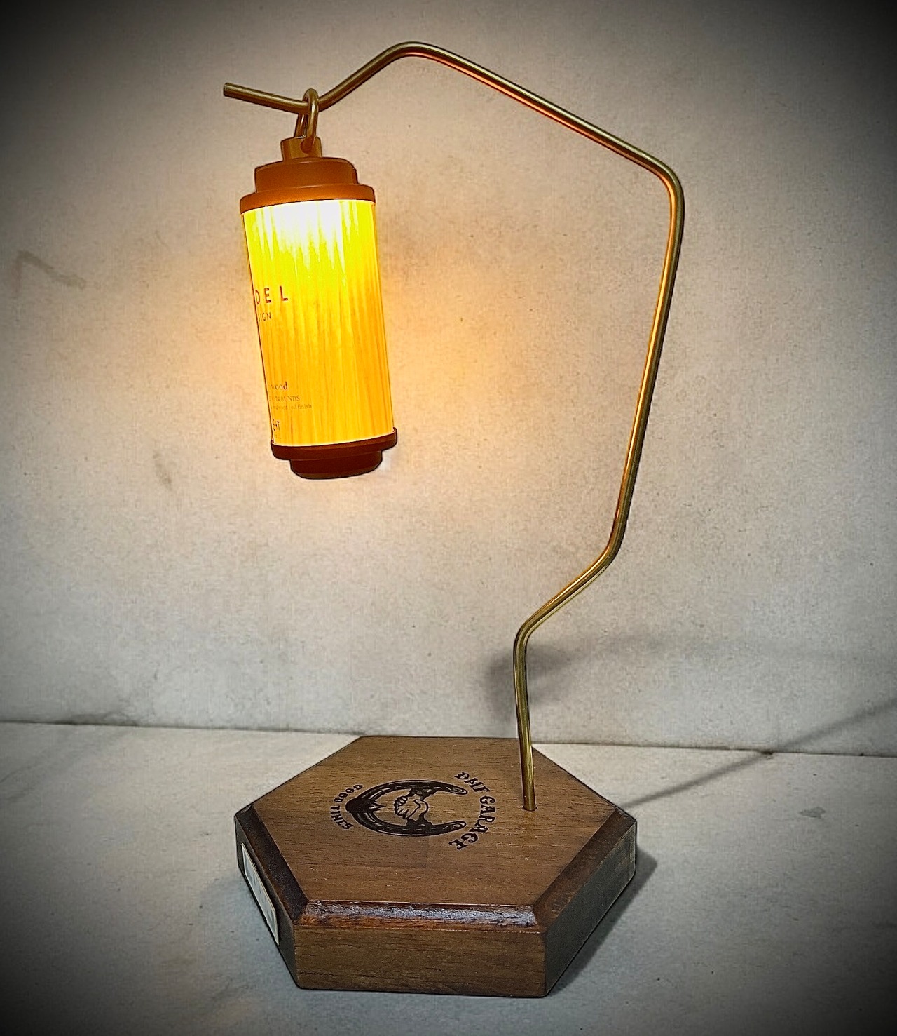 DMF GARAGE シルクスクリーン Hexa(ヘキサ）スタンド／ウォールナットカラー