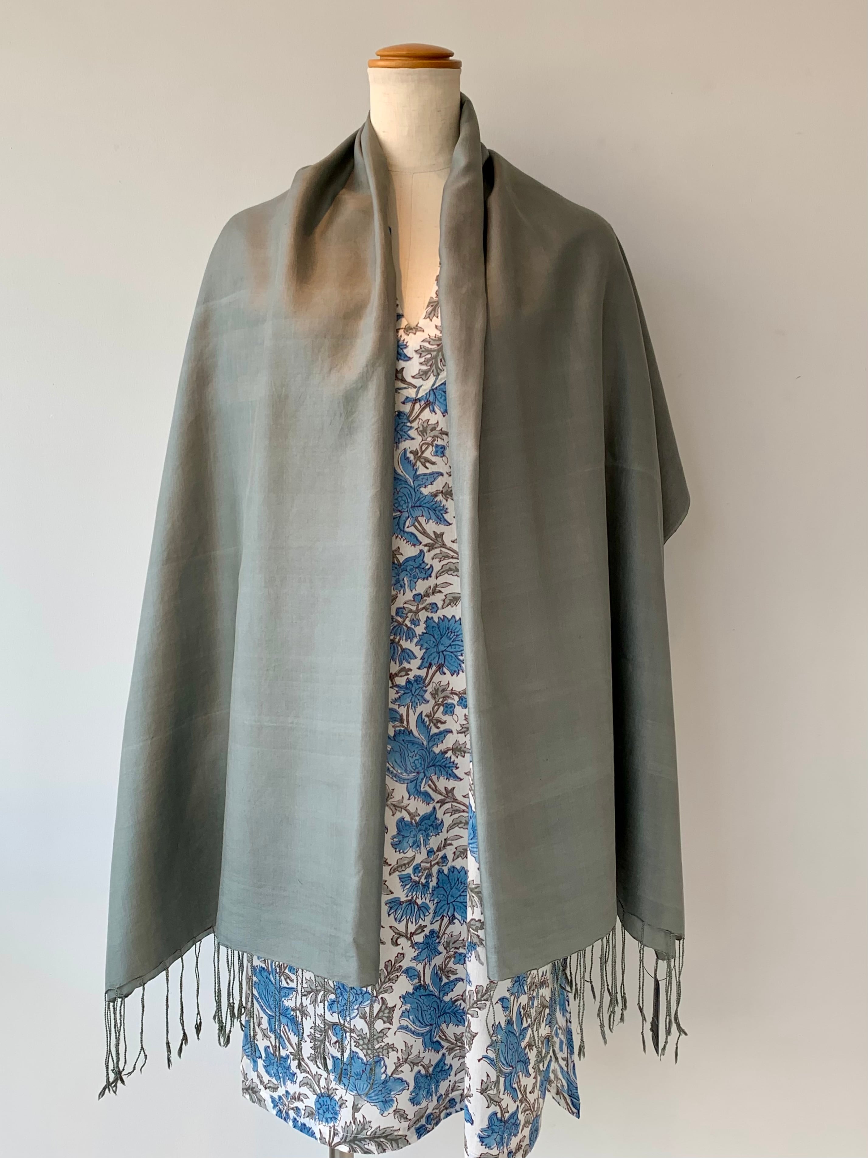 百貨店でベストセラー「献上品」ストール シルクストール 軽いストール【新作】プレミアムストール カンボジアシルク シルクストール バーガンディ クリスマス