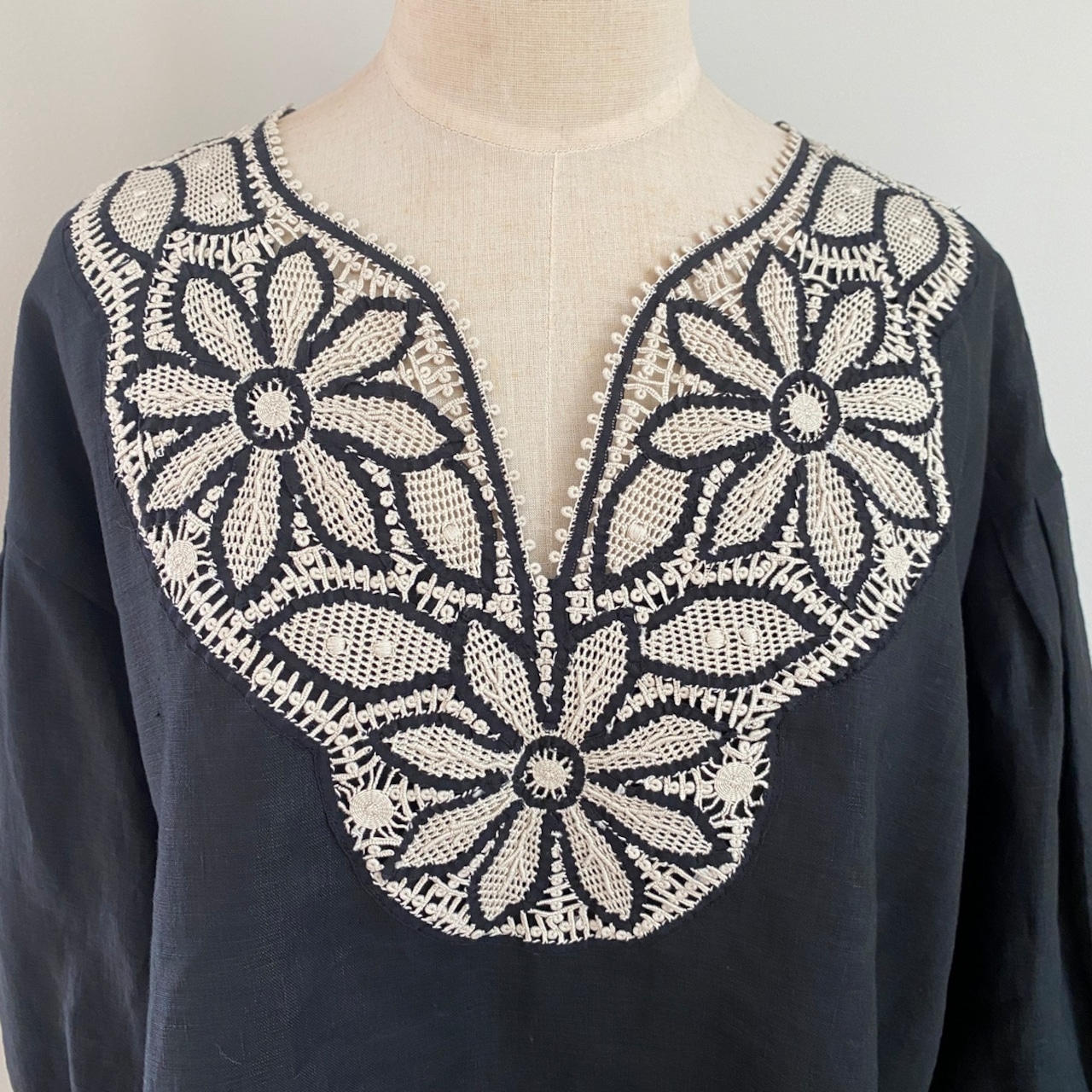 ブラジリアン 手編み ニードルレース リネン七分袖ブラウス 黒