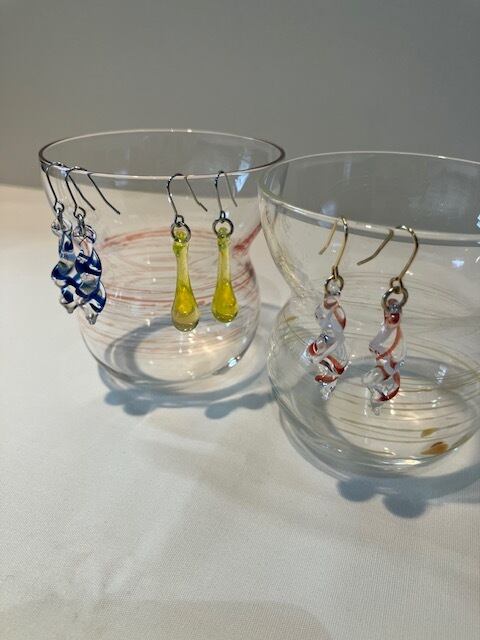 京都・佳耀工房|ボロシリケイトガラスのピアス「ブルー・イエロー・レッド」(送料無料)タイプA 夏 ガラス