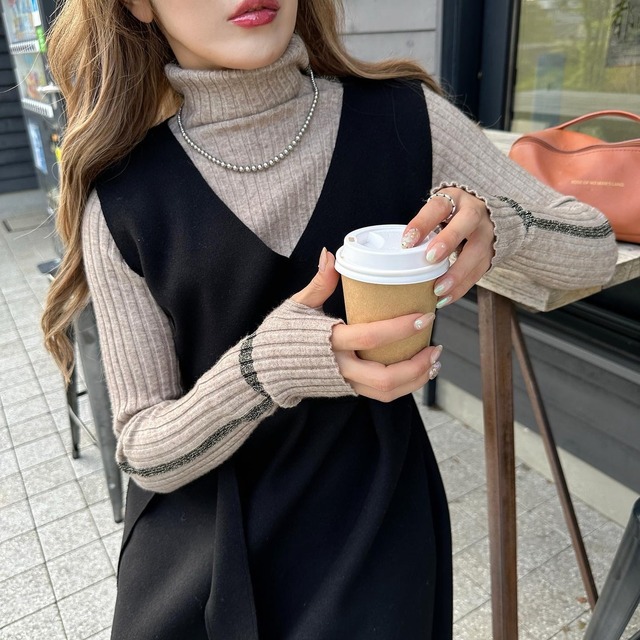 Shiny line thumbhole rib knit／beige