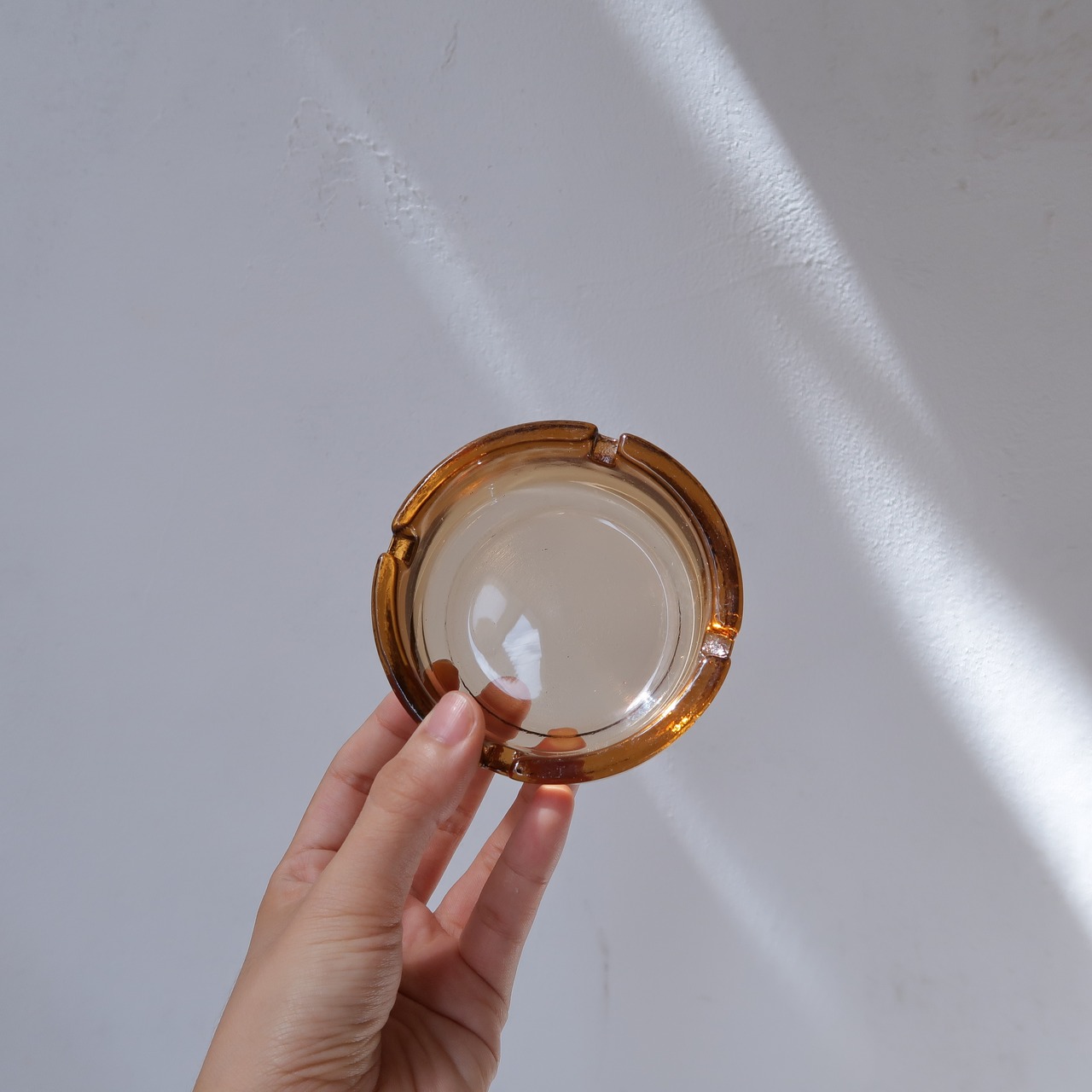 琥珀色のアッシュトレイ