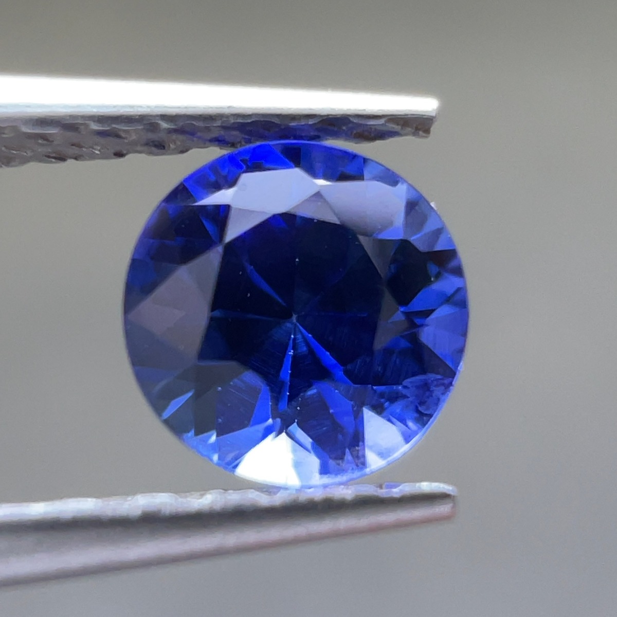 【DGL鑑別書】ブルーサファイア 0.378ct 4.104.15mm ラウンドルース 鈴木屋