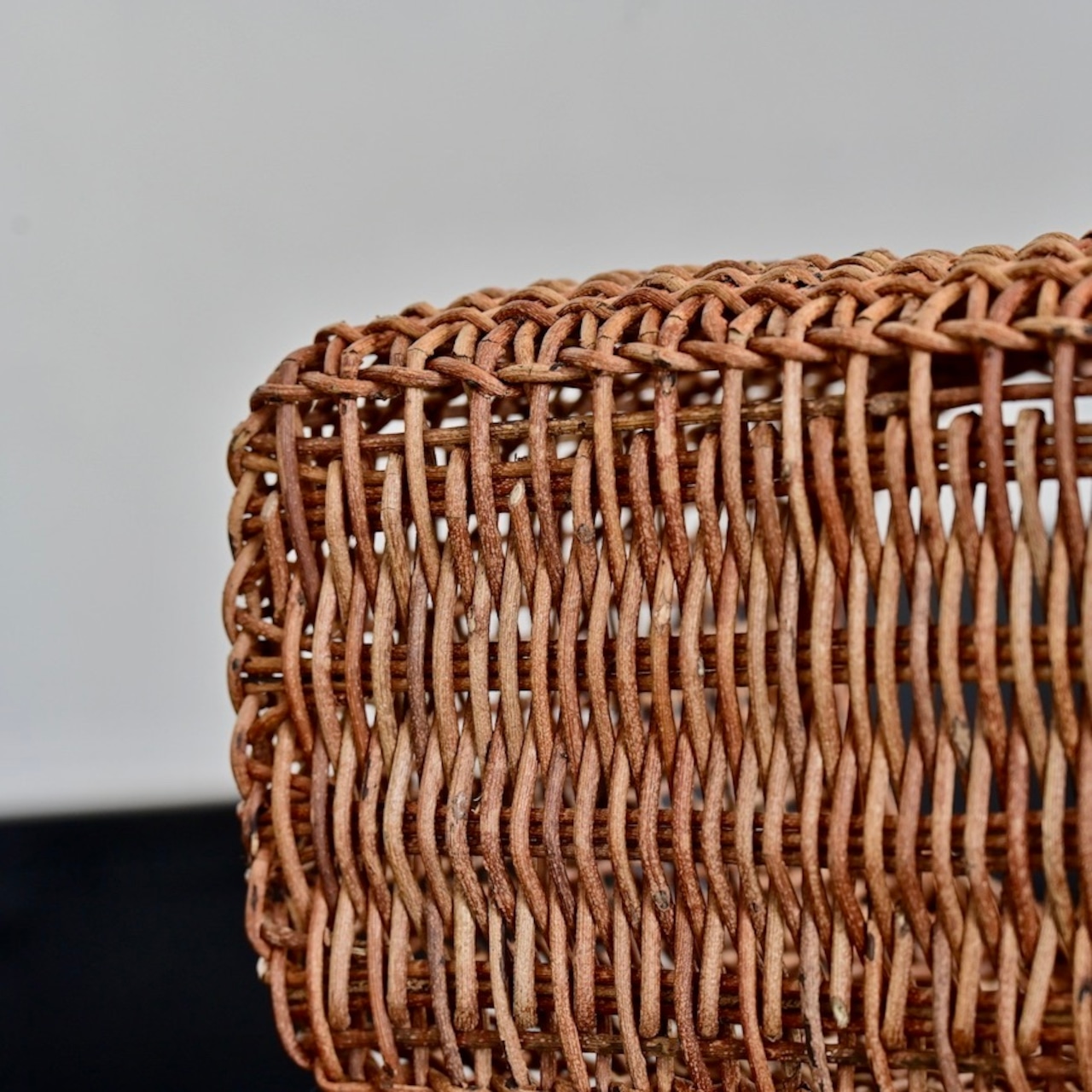 宮本工芸 あけび蔓 細目こだし編みロータイプ Miyamoto Craft Akebi Vine Basket – Fine Kodashi (S)