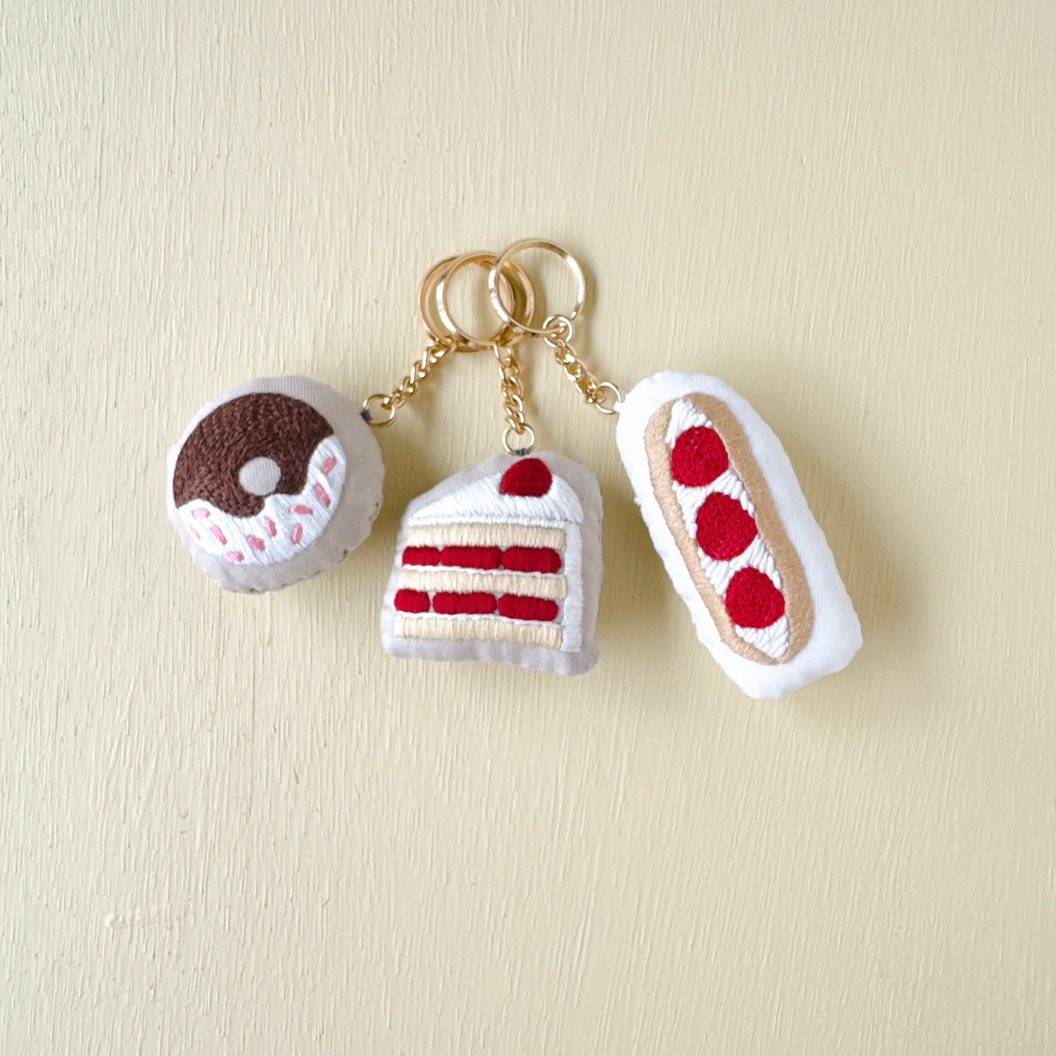 ドーナツ チャーム』刺繍キット | Net store アンナとラパン