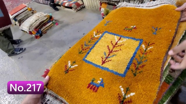 絨毯クエスト43 後編【No.217】Gabbeh ※現在、こちらの商品はイランに置いてあります。ご希望の方は先ずは在庫のご確認をお願いします。