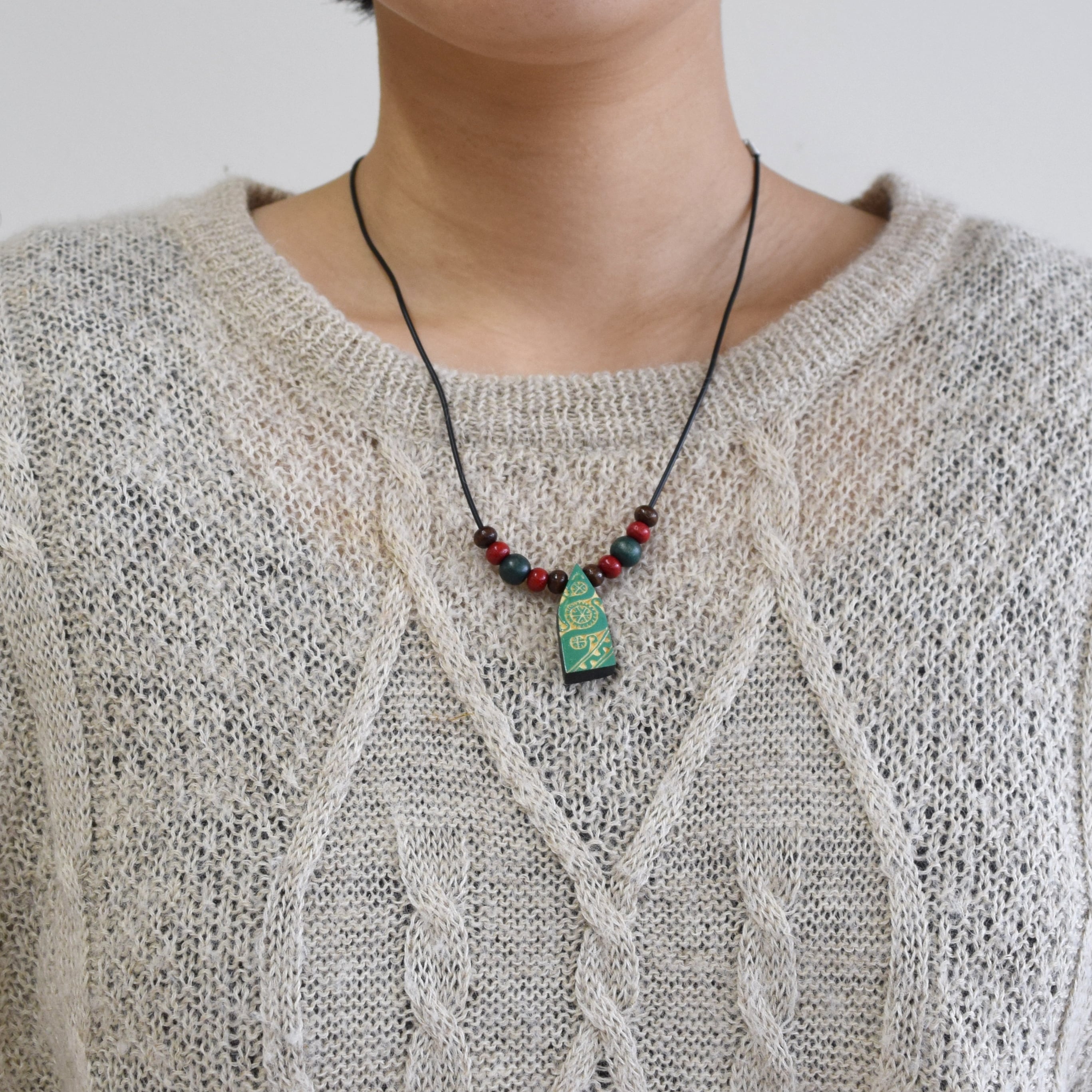 木彫りのネックレス(緑) Wood carving necklace(green) 【さっぽろ