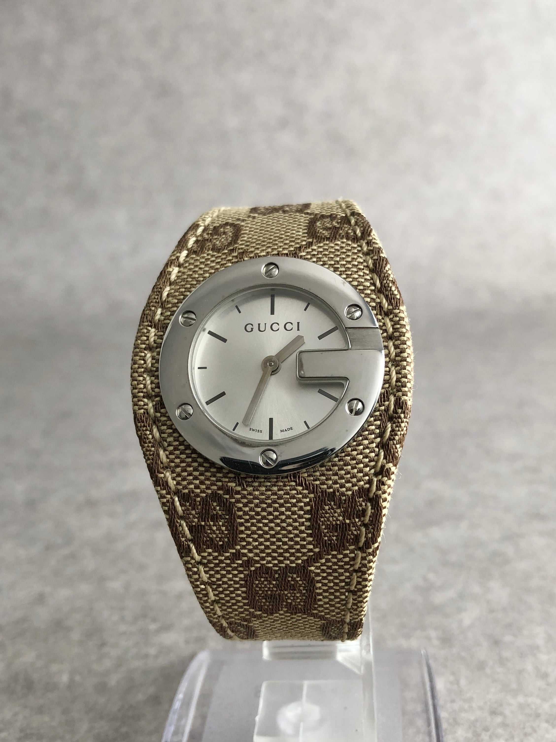 GUCCI グッチ GG 腕時計 ブラウン Gモチーフ キャンバス クウォーツ