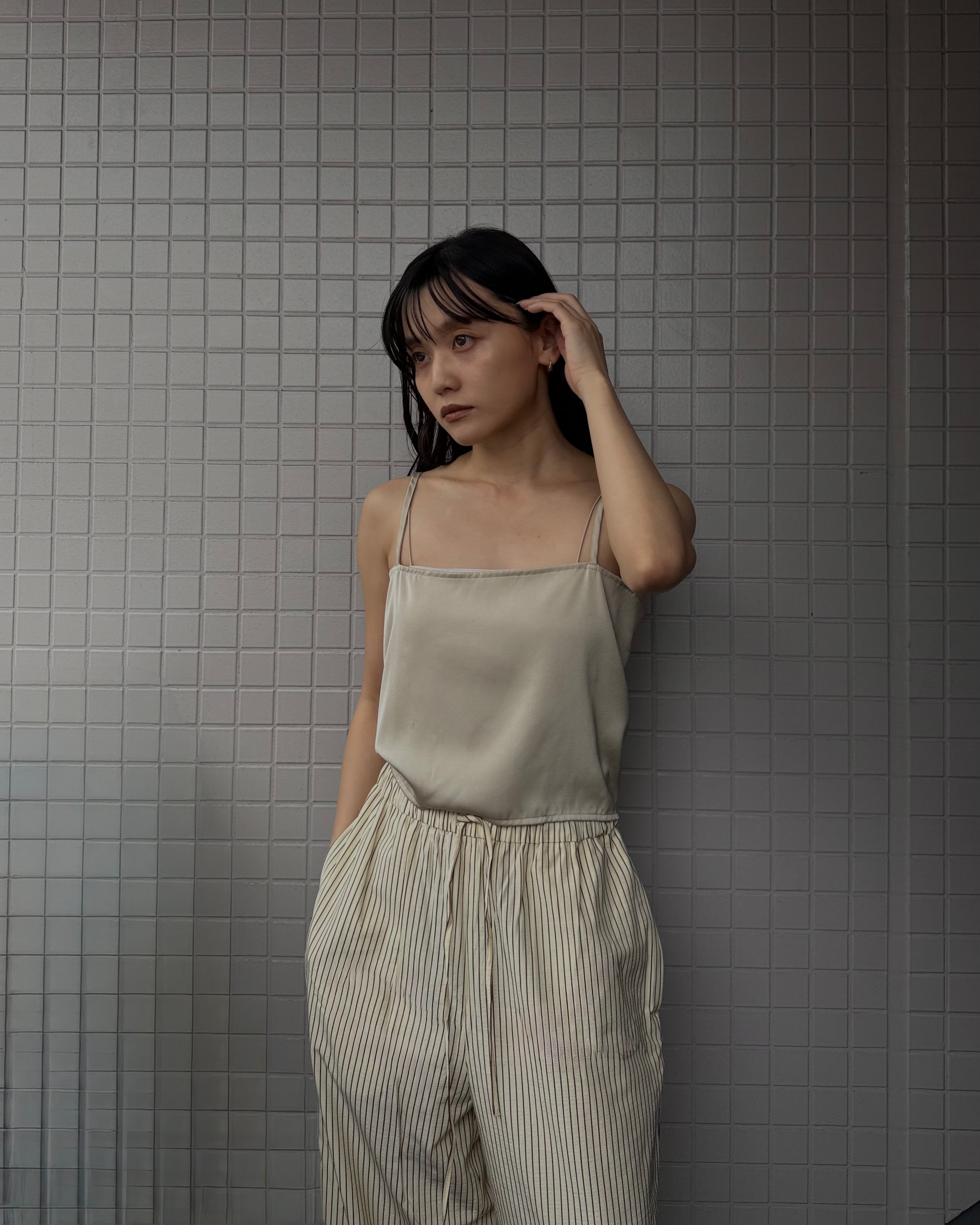 back cross satin camisole | quūi