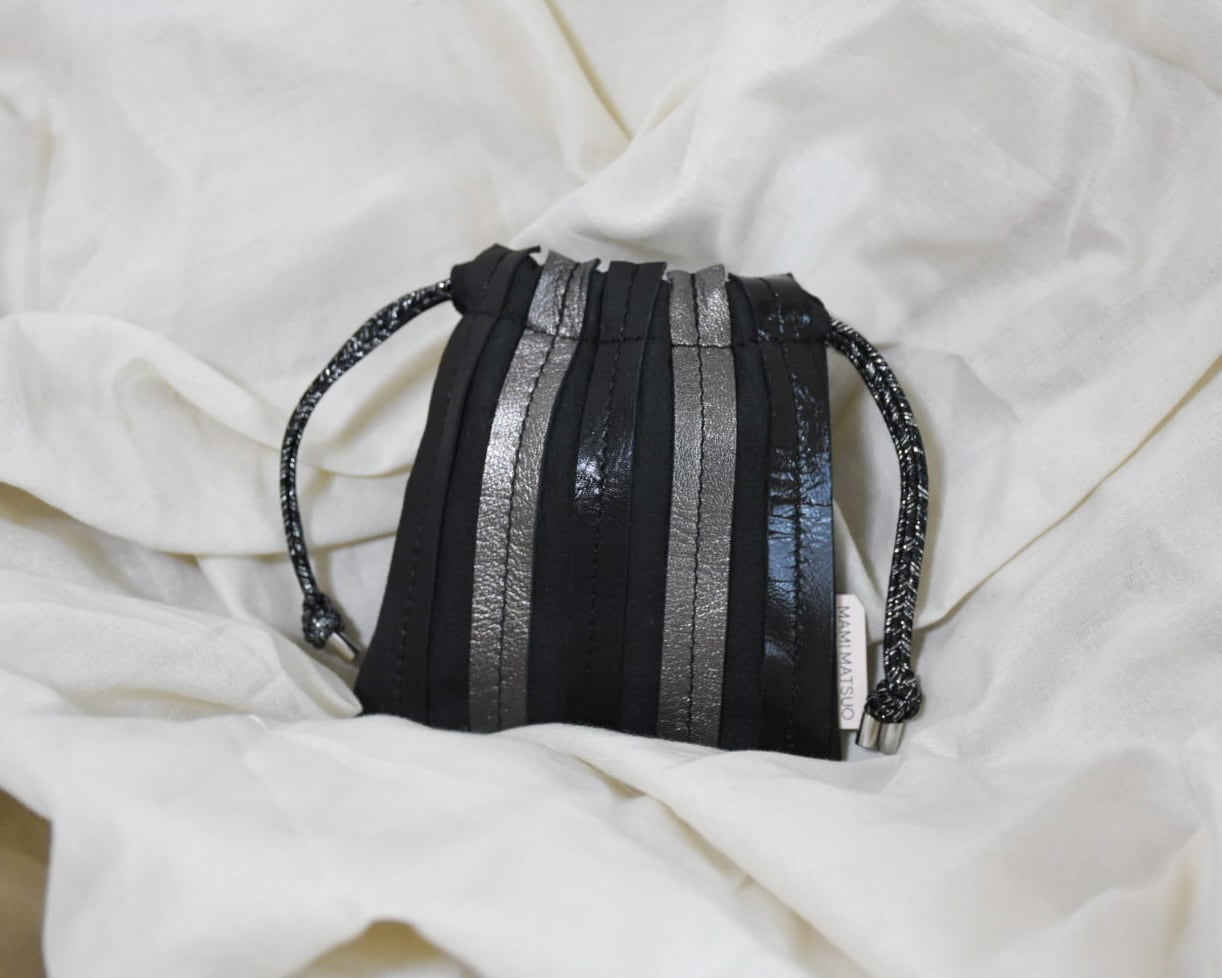 mini kinchaku pouch ( black / silver ) | mamimatsuo
