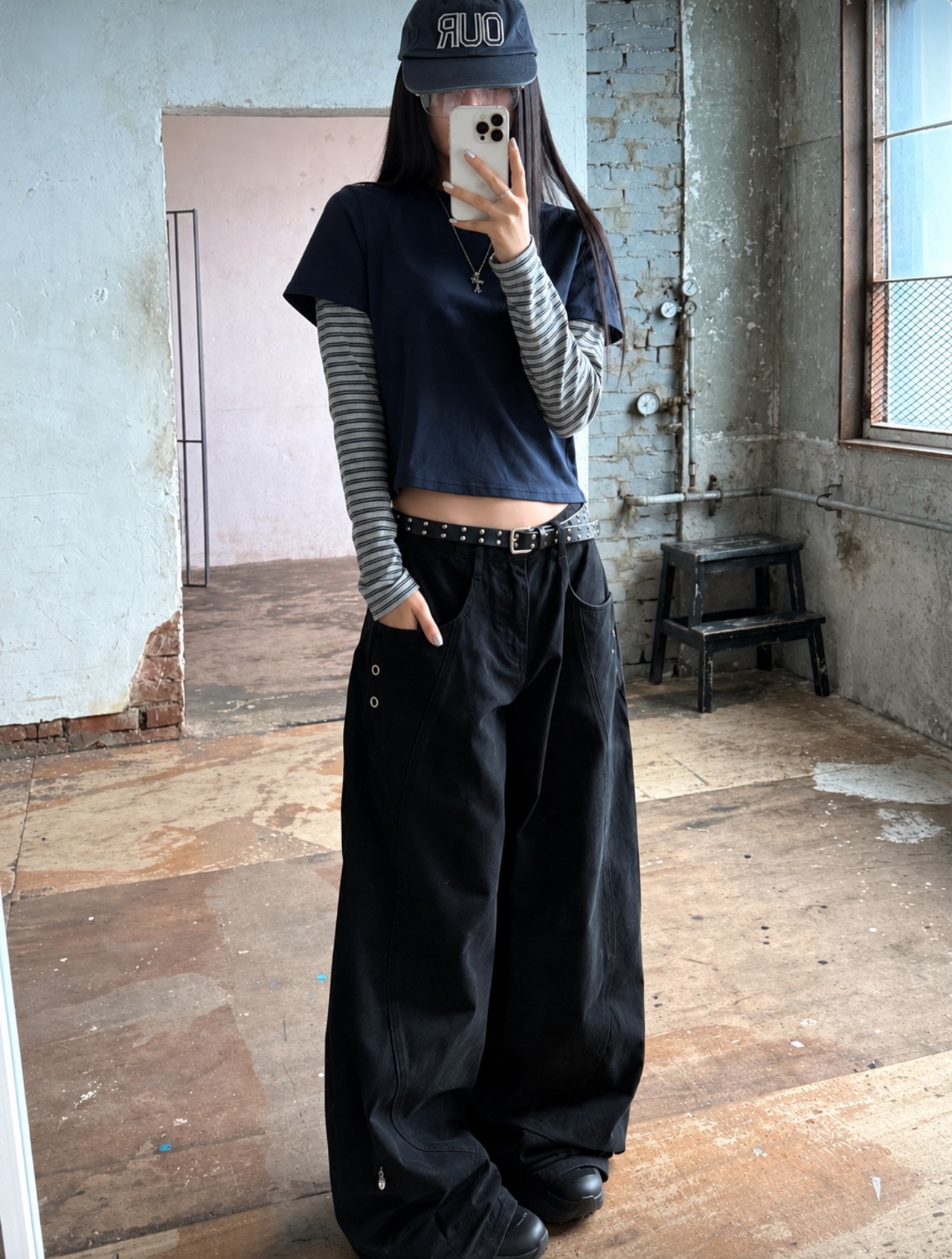 ユニセックス日本未発売Curve Eyelet Studs PT／Black