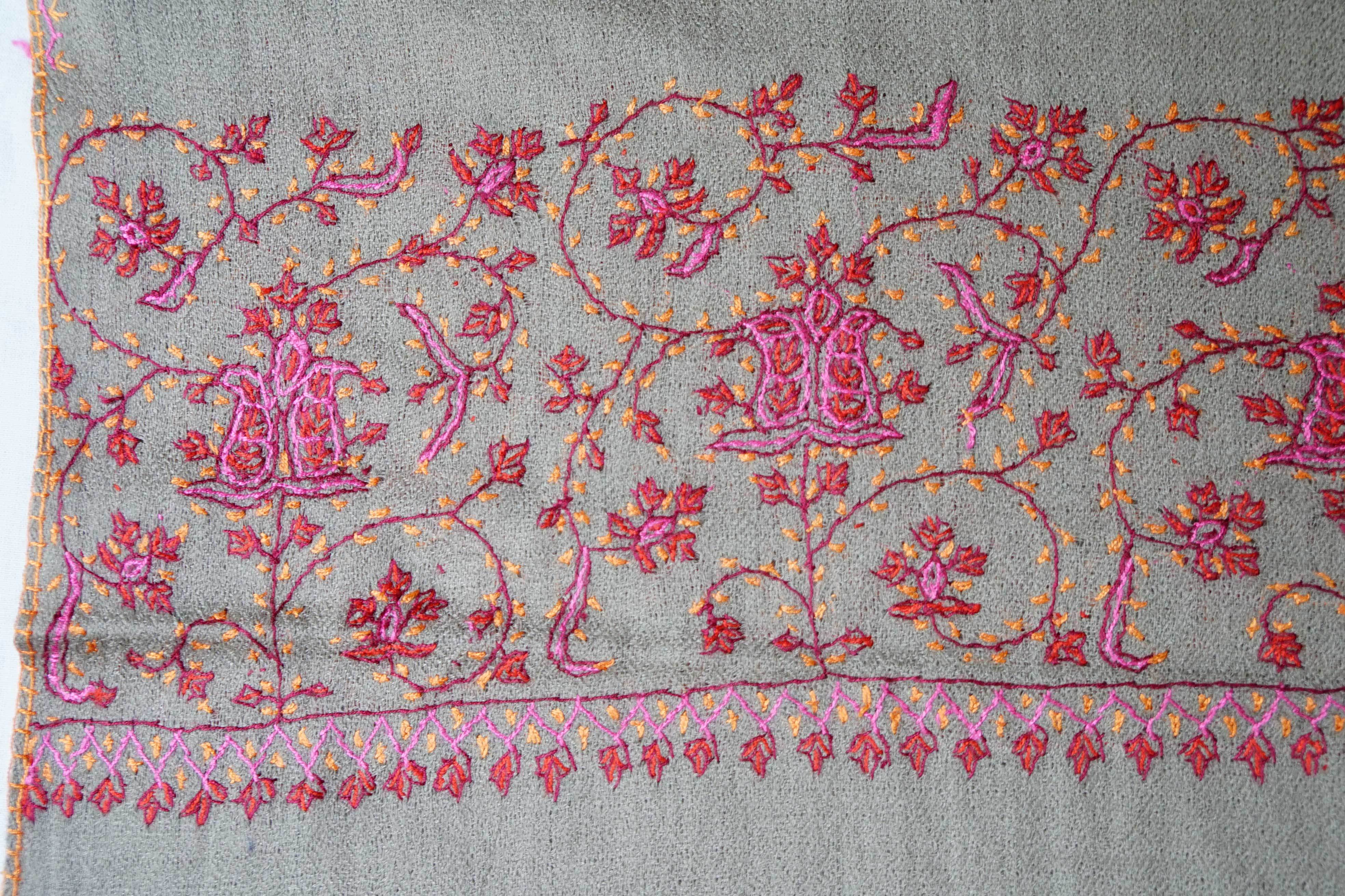 パシュミナソズニ刺繍ボーダーストール | RISING CRAFTS Japan