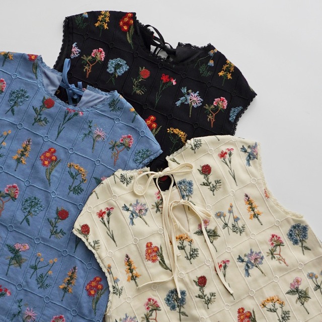 （SO54）【8月下旬/９月中旬】2WAYフラワー刺繍プルオーバー