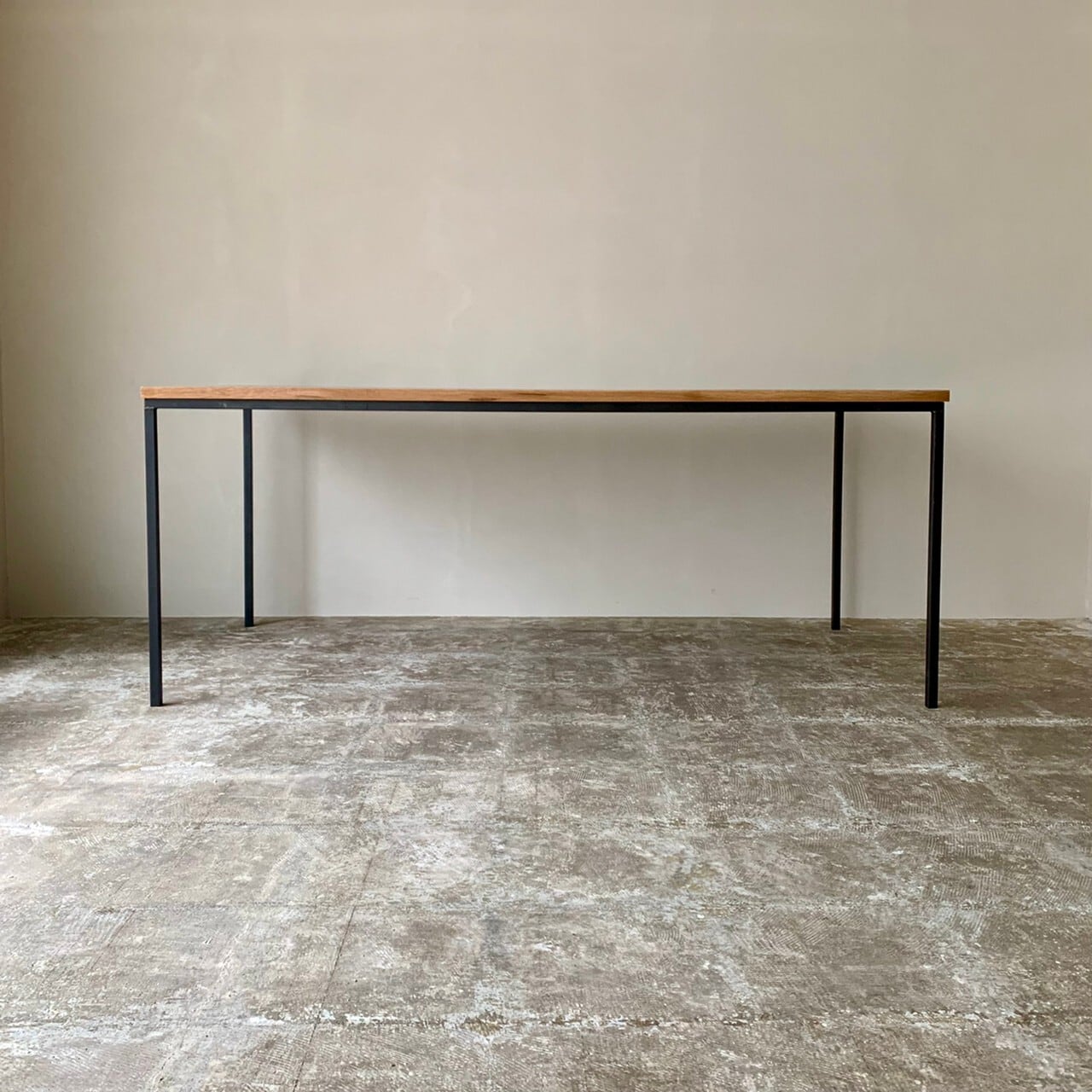 鉄脚のテーブル　0641　