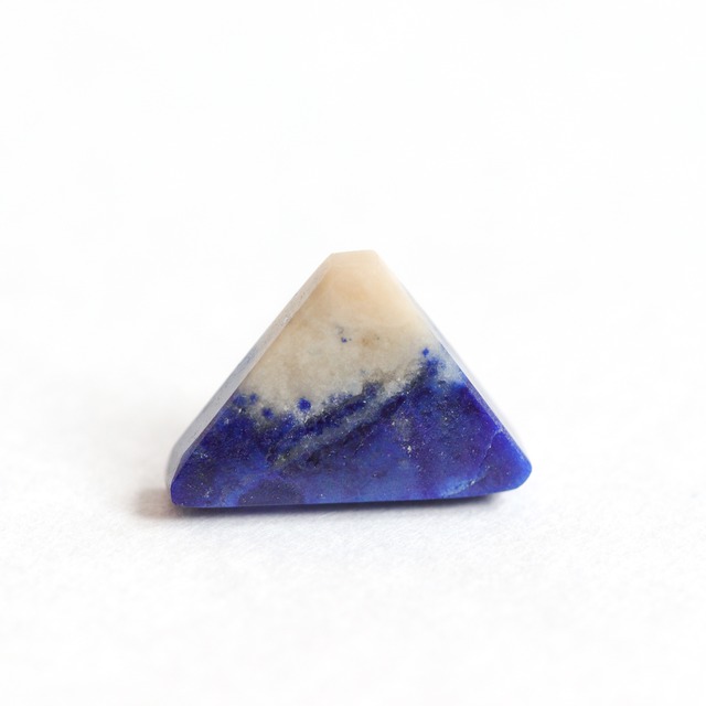 14kgf｜ラピスラズリの小さな富士山｜12月誕生石・一点もの 片耳スタッドピアス