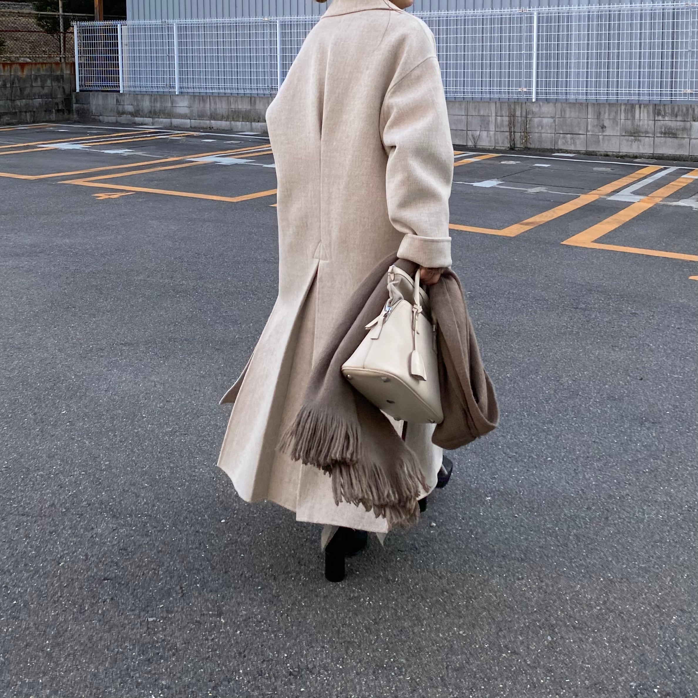 ナエ nae ／ バックタックコート back tuck coat