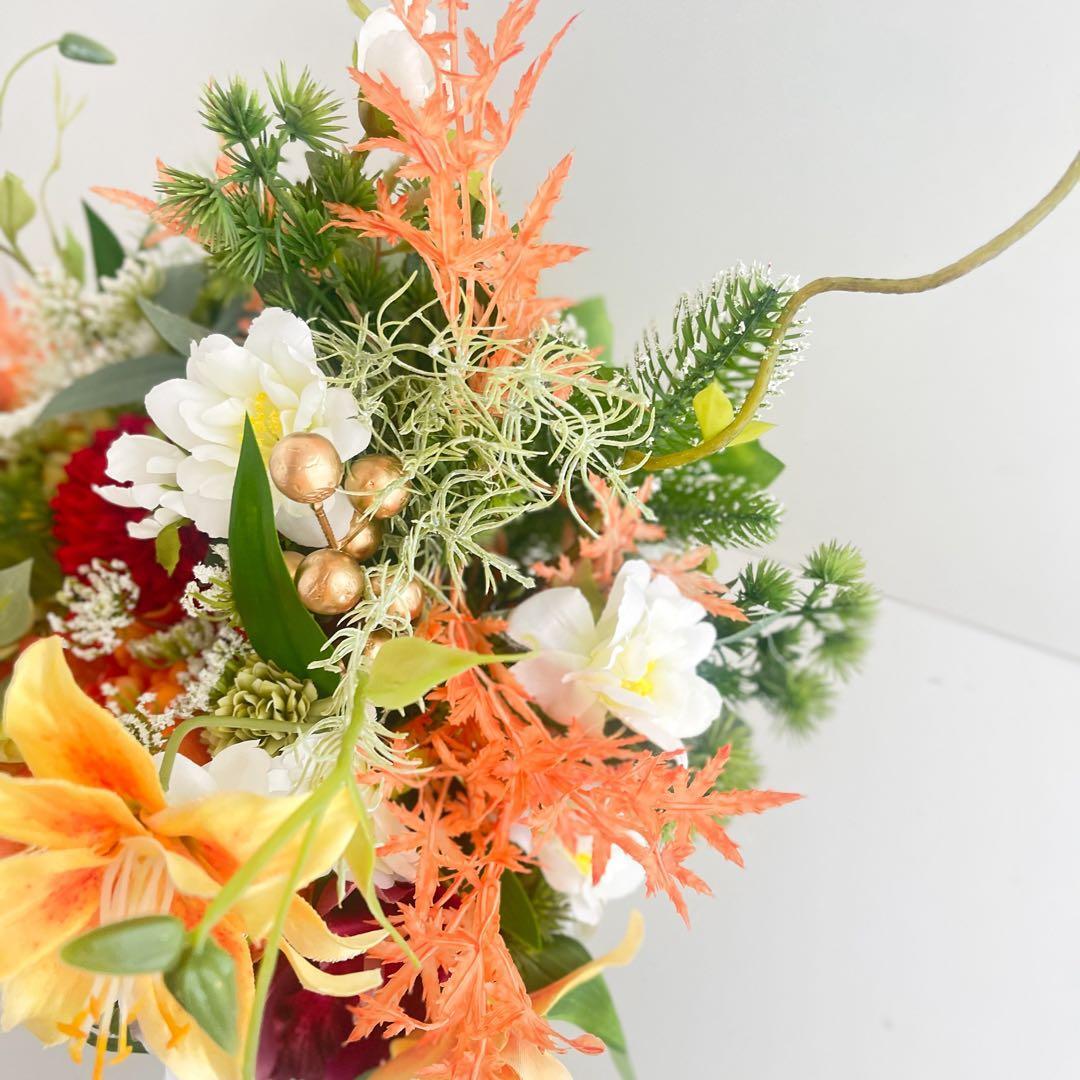 牡丹とダリアが咲き誇る 和モダンラウンドアレンジ｜ゴールド花器