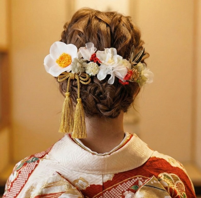 つばきホワイト髪飾り　 袴　卒業　振袖　　成人式　卒業式　袴　ウェディング　ヘッドドレス　ヘアパーツ