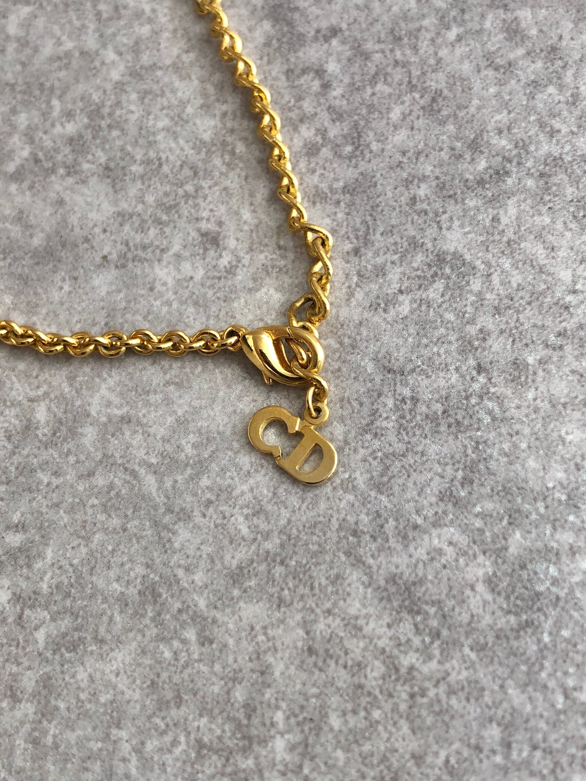 Dior クリスチャンディオール ネックレス イヤリング 旧ロゴ ゴールド Dior】旧ロゴ エンブレム ネックレス ゴールド/金 カラー ペンダント