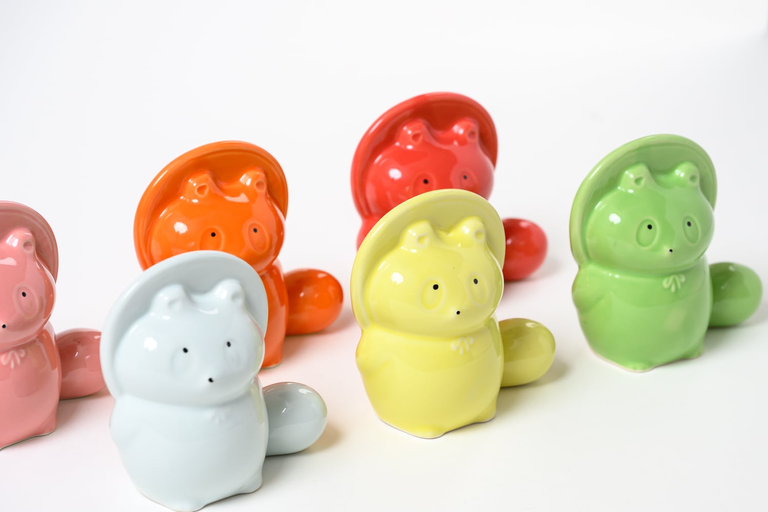 藝術喫茶清水温泉 ぼんやり子だぬき人形 赤 | TOKYO PiXEL. shop & gallery