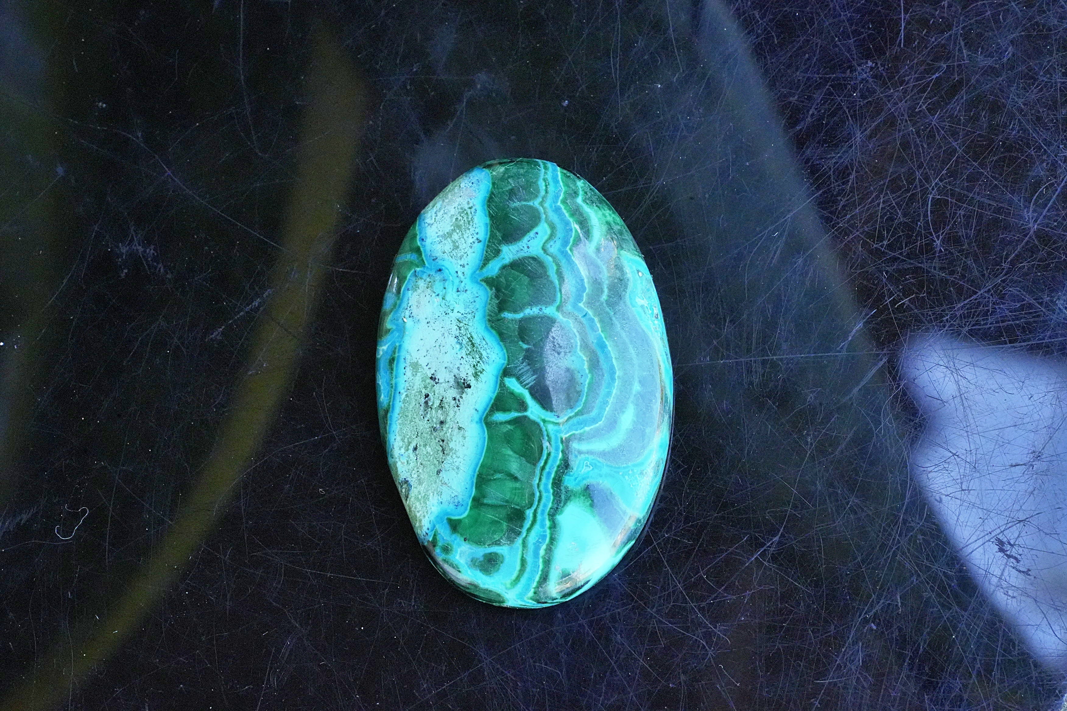 地球の芸術 クリソコラマラカイト s1602 | Funky garuda Stone