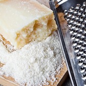イタリア産 パルミジャーノ レッジャーノ 24ヶ月以上熟成 グラスフェッド 切りたてチーズ 400g Freshly Cut Cheese PARMIGIANO REGGIANO Grassfed 24+Month 400g