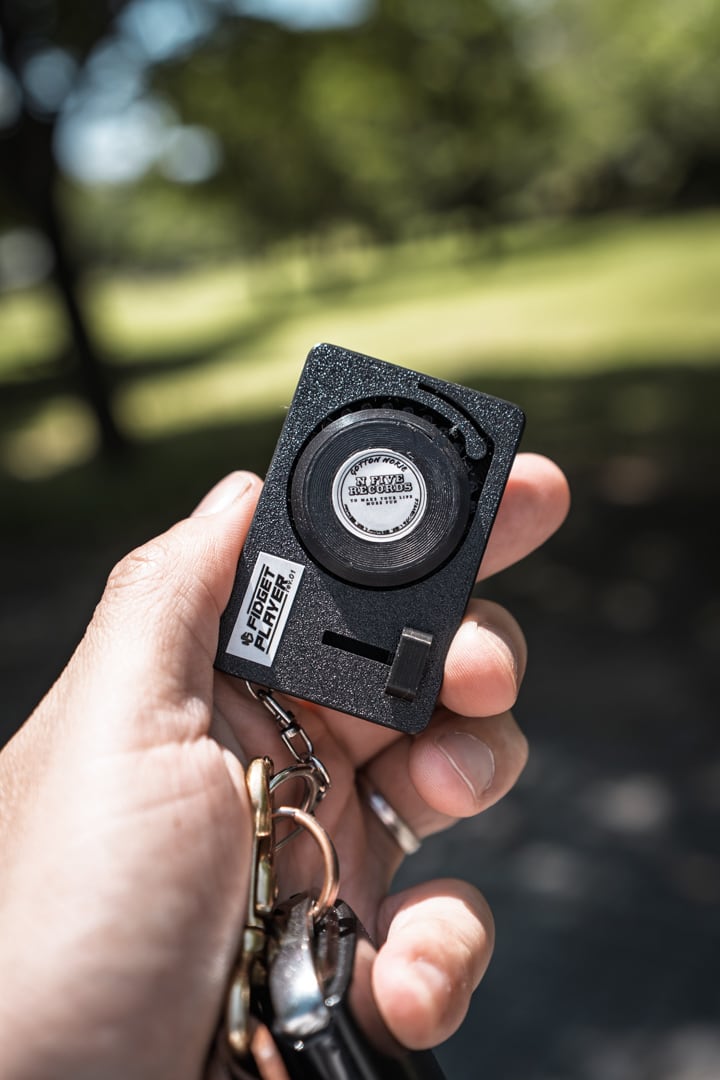 FidgetPlayer - カチャカチャ回して楽しむレコードプレイヤー型