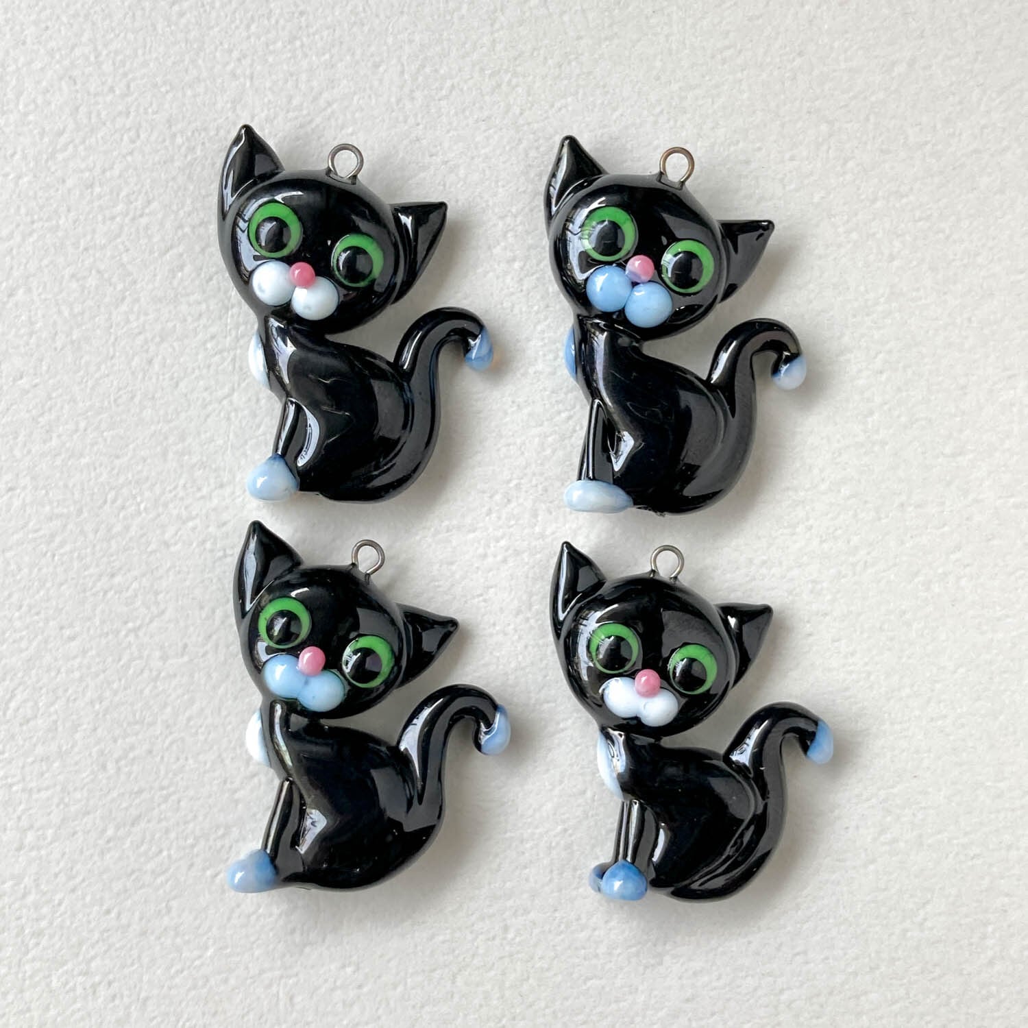 黒猫のチェコガラスチャーム | Dua-アクセサリーパーツショップ